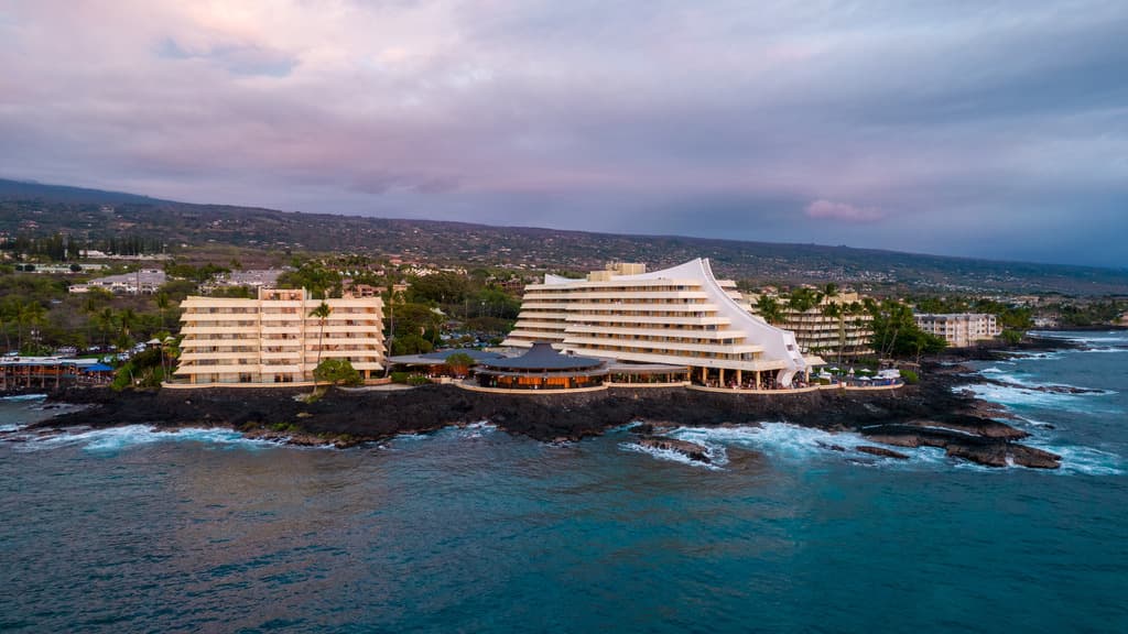 Ali'i Drive Sunset Stroll (Kailua Pier to Royal Kona Resort)