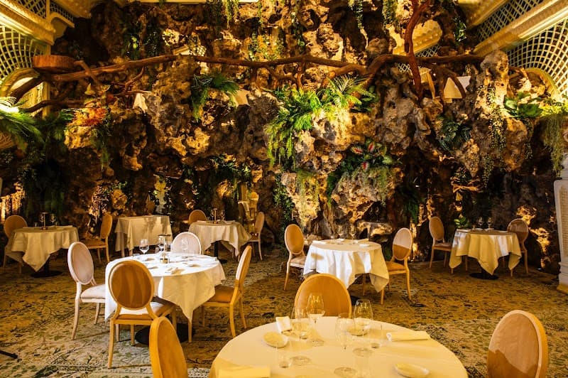 Bordeaux Romance: Wine, Culture & Culinary Bliss