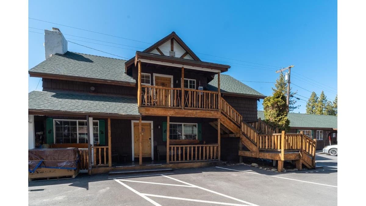 Red Wolf Lakeside Lodge