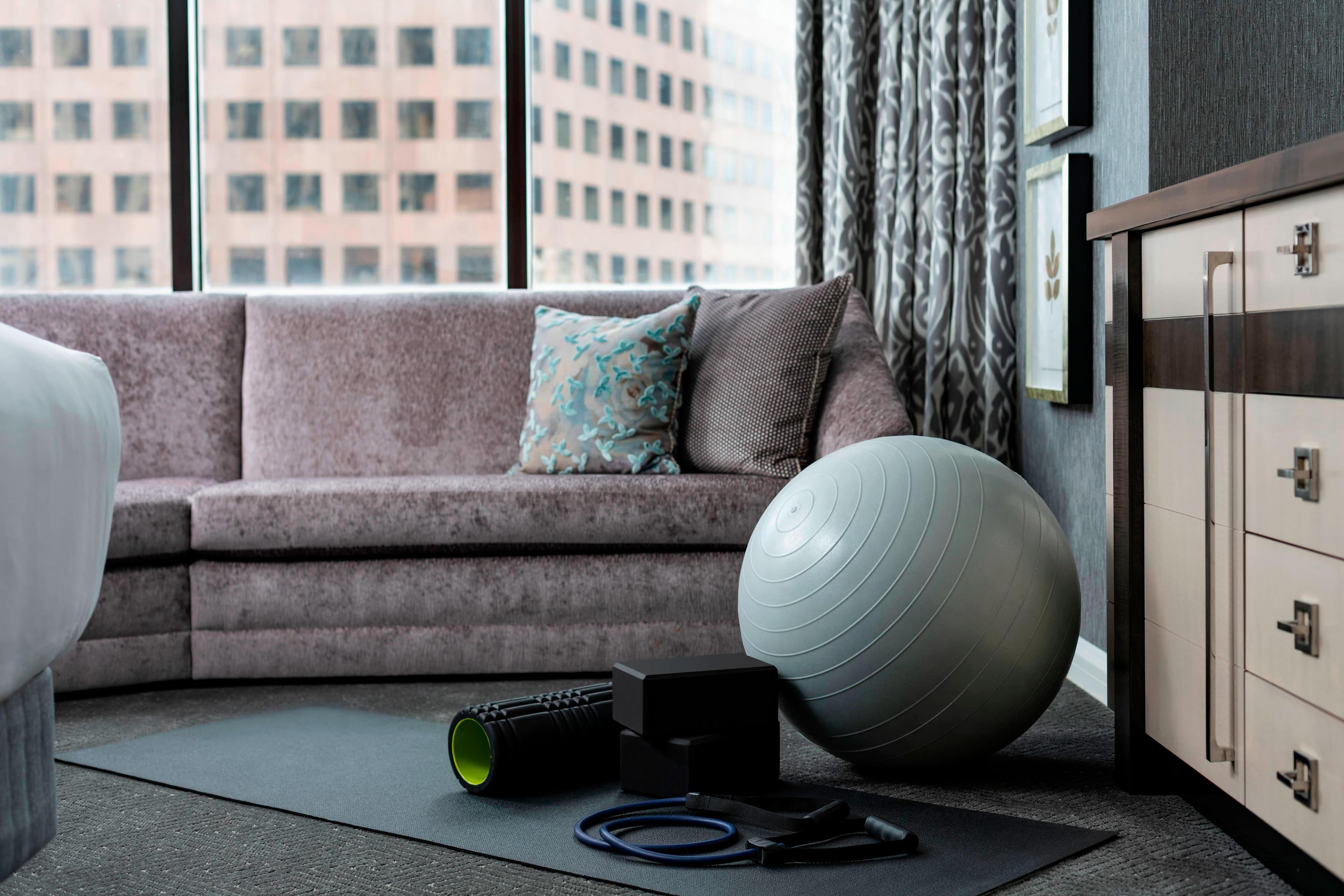 Club Level Deluxe Room – King