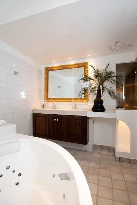 Luxury Suite with Balcony