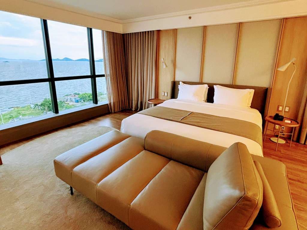 Standard Room – Accessible, 1 King Bed