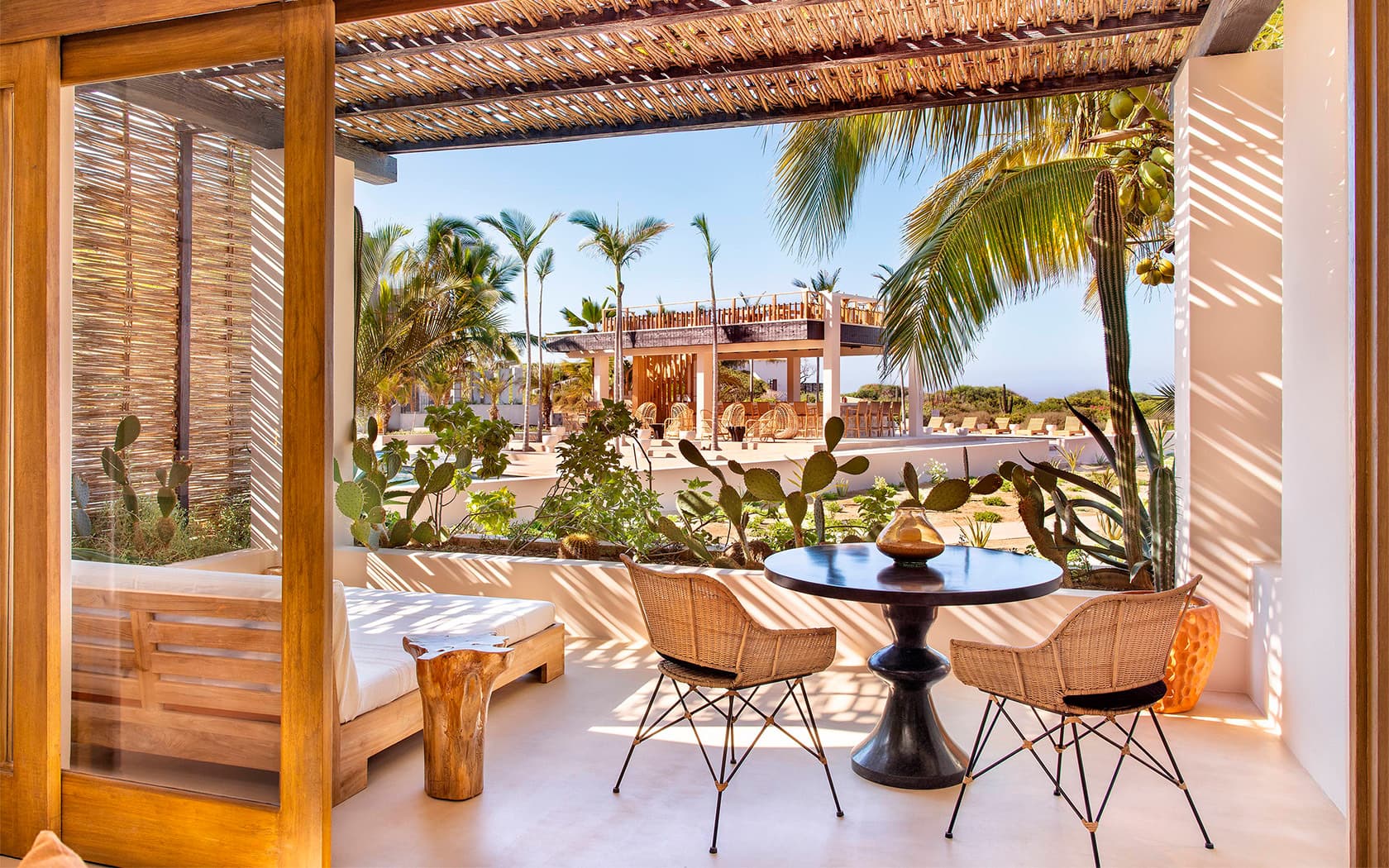 Panoramic Oceanview Rooftop Deck Suite (Specialty)
