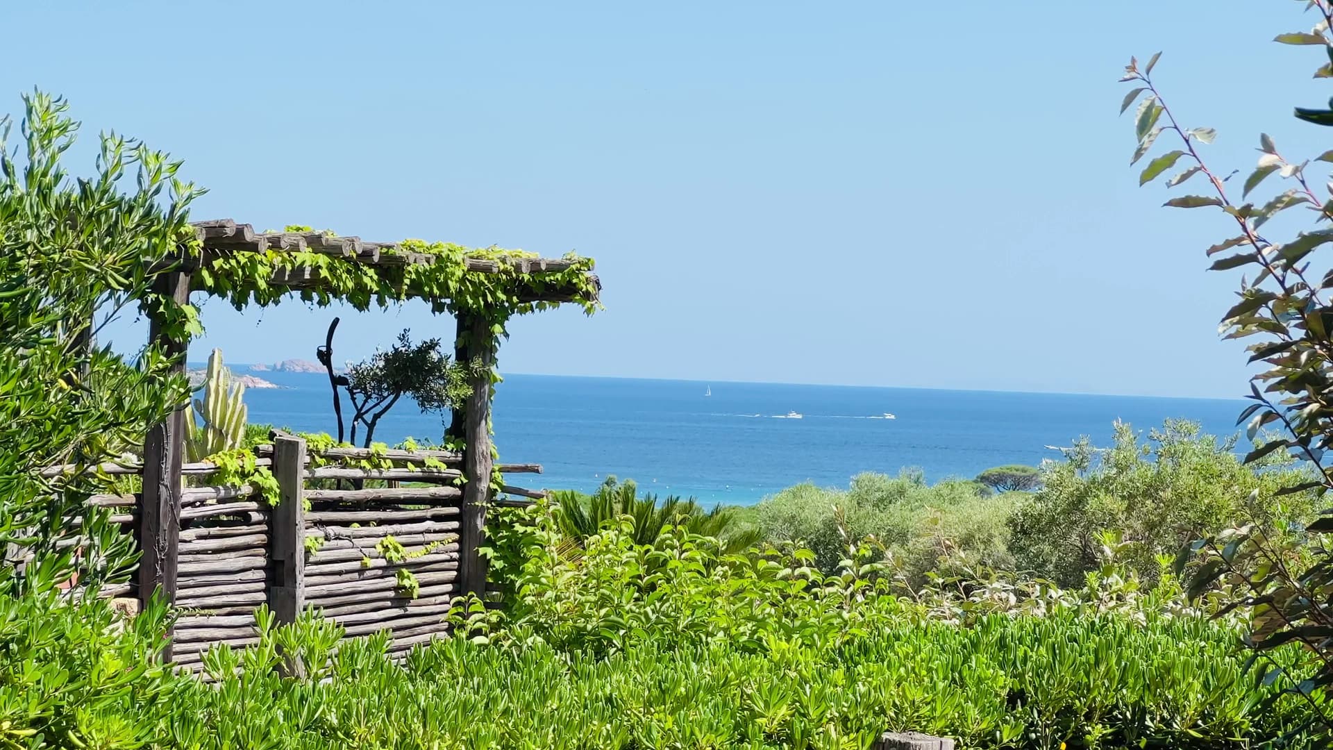 Deluxe Seaview Suite