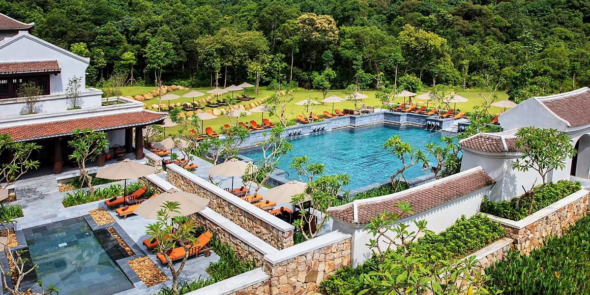 Deluxe Room, 1 King Bed, Garden Pool View