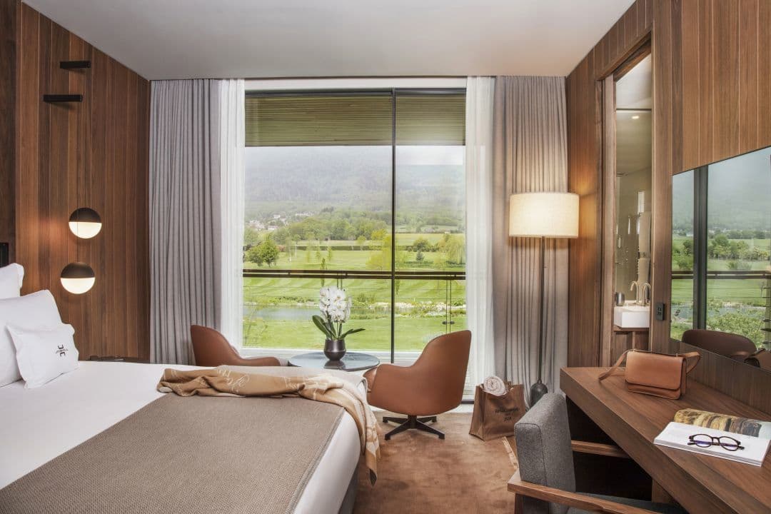 Corner Deluxe Room