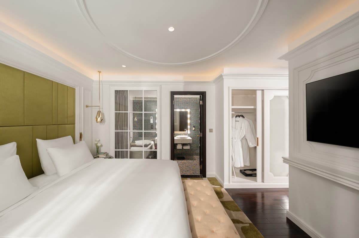 Deluxe Room (King or Twin Bed)