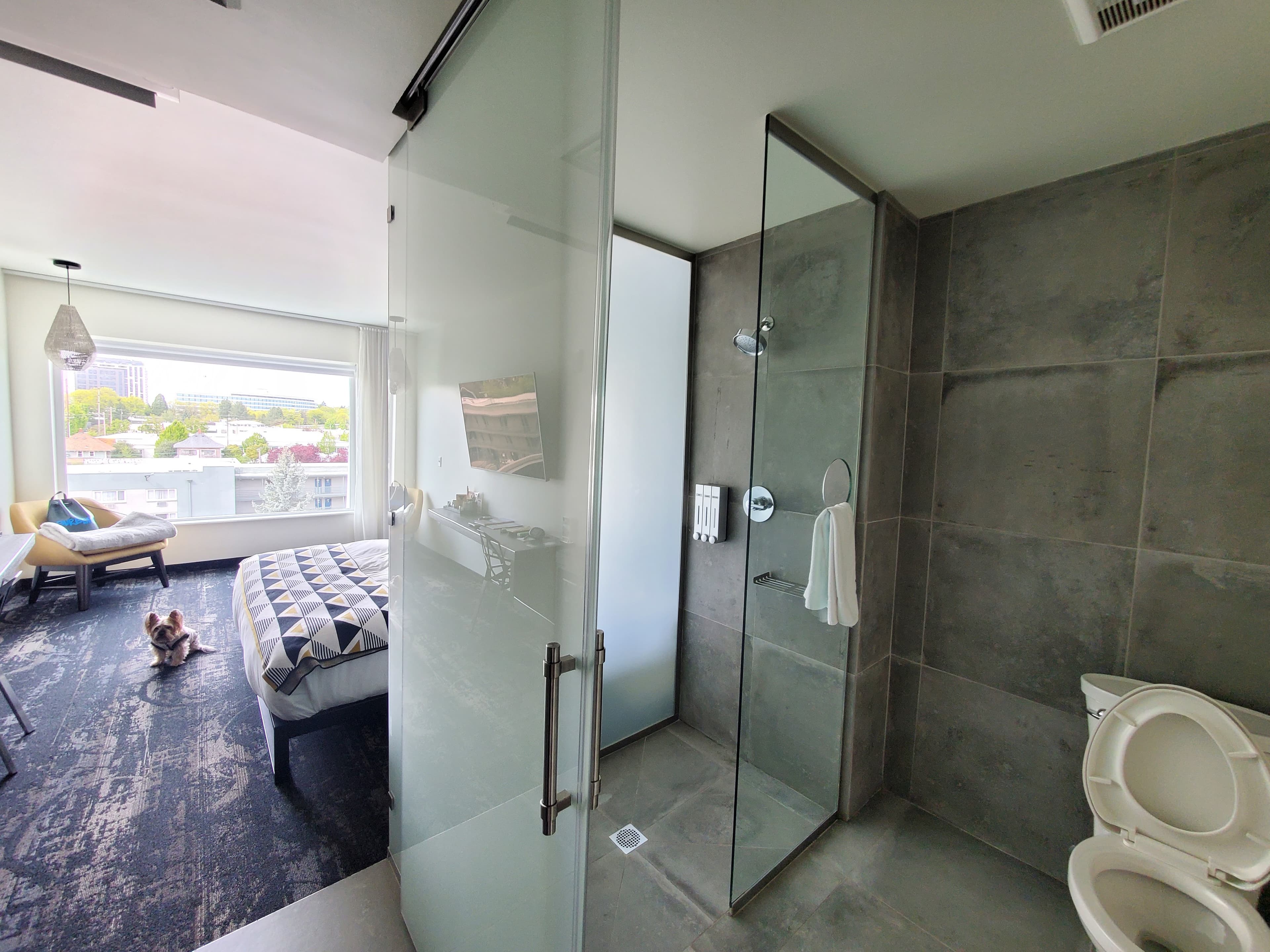 XL Corner Suite