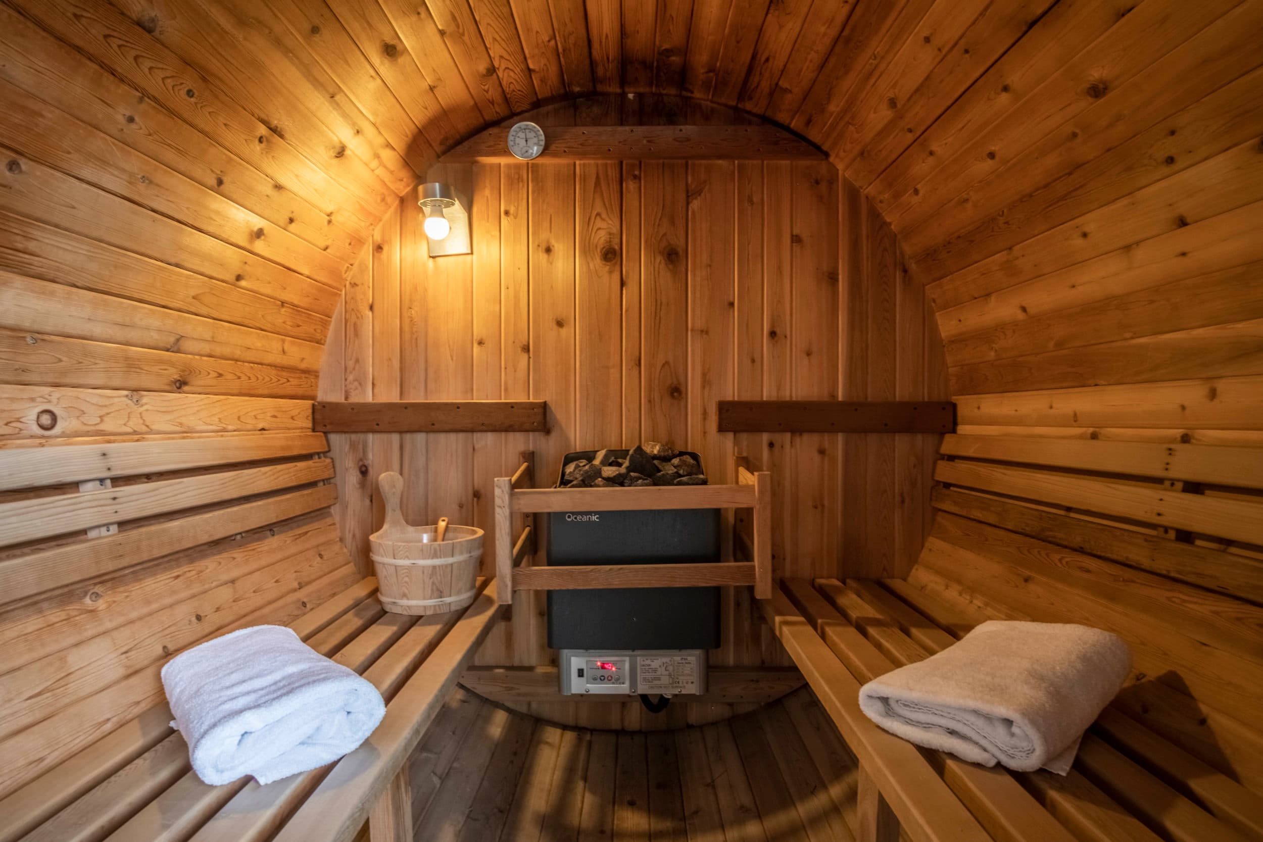 Hot Tub & Sauna Suite