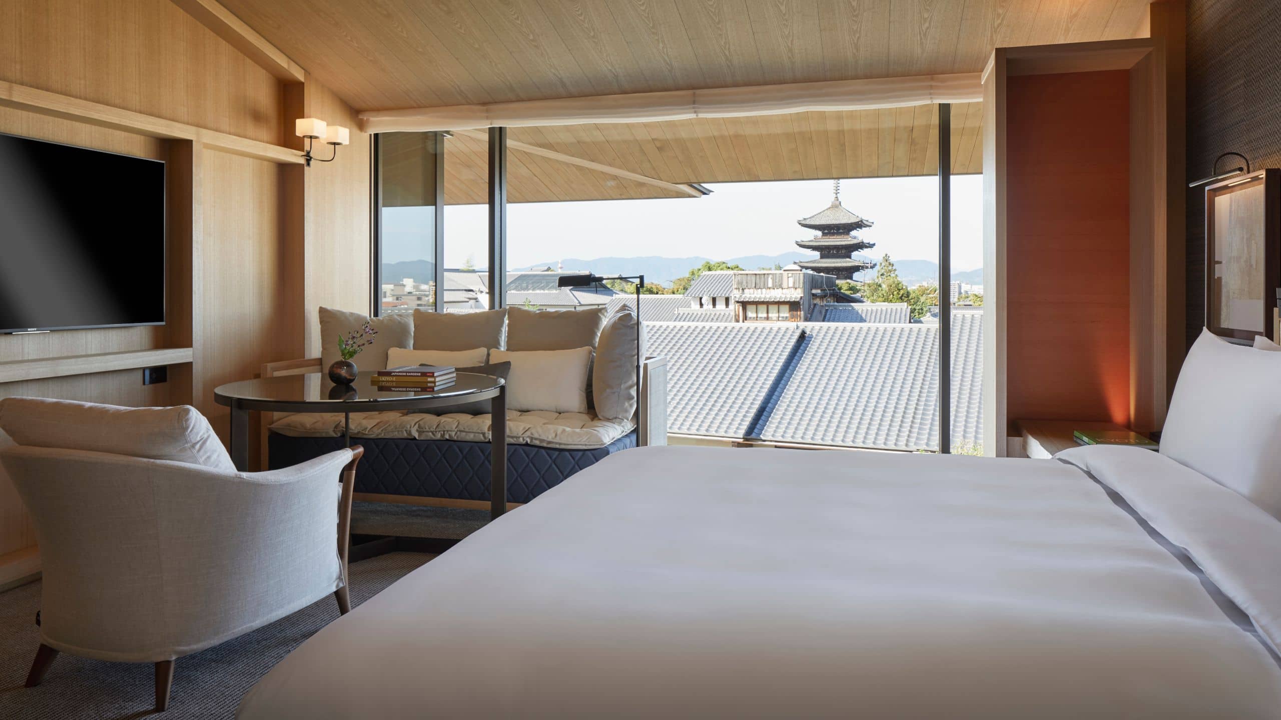 1 King Bed (Hill View)