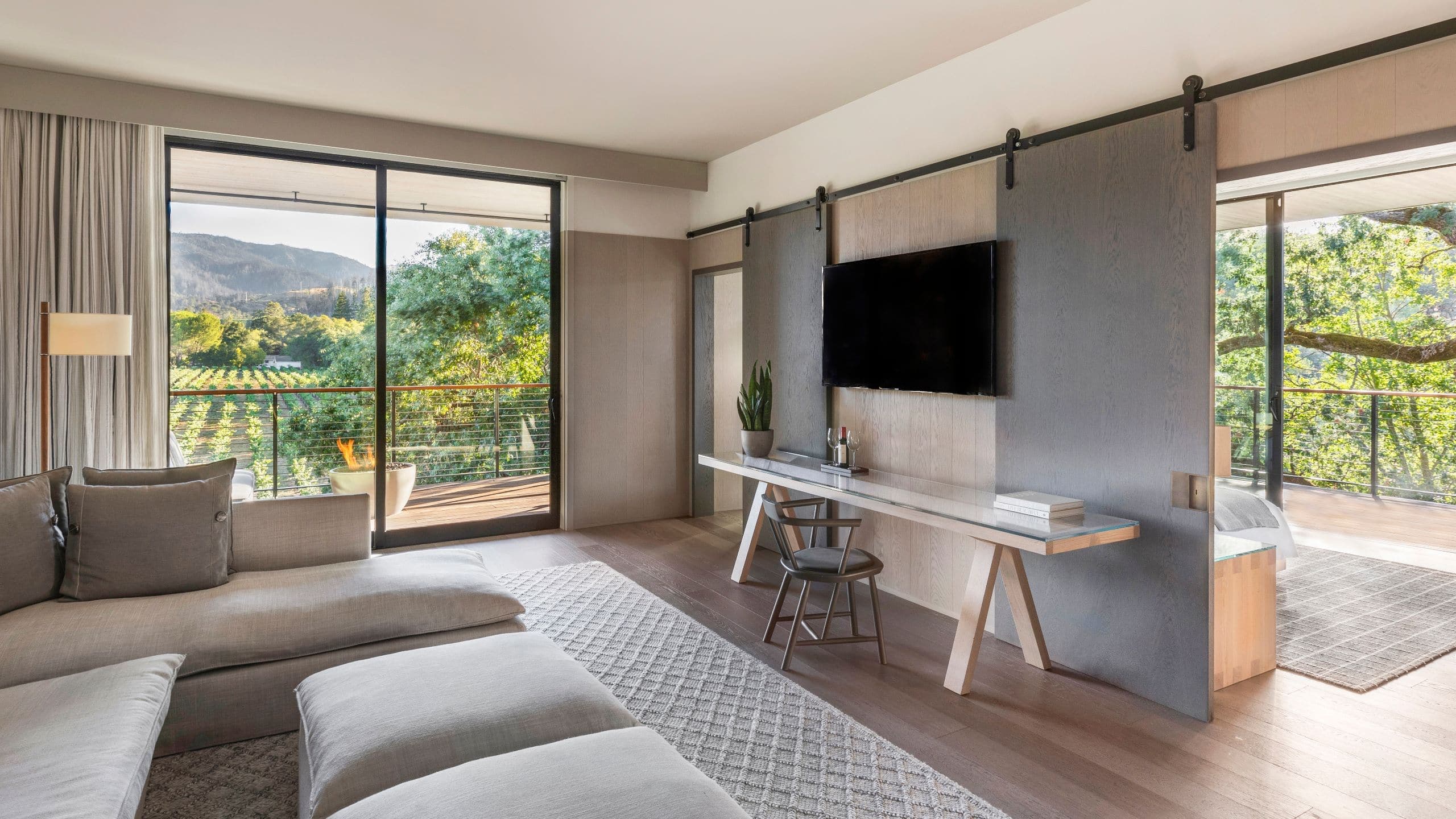 Bridgeview King Suite — Outdoor Bathtub