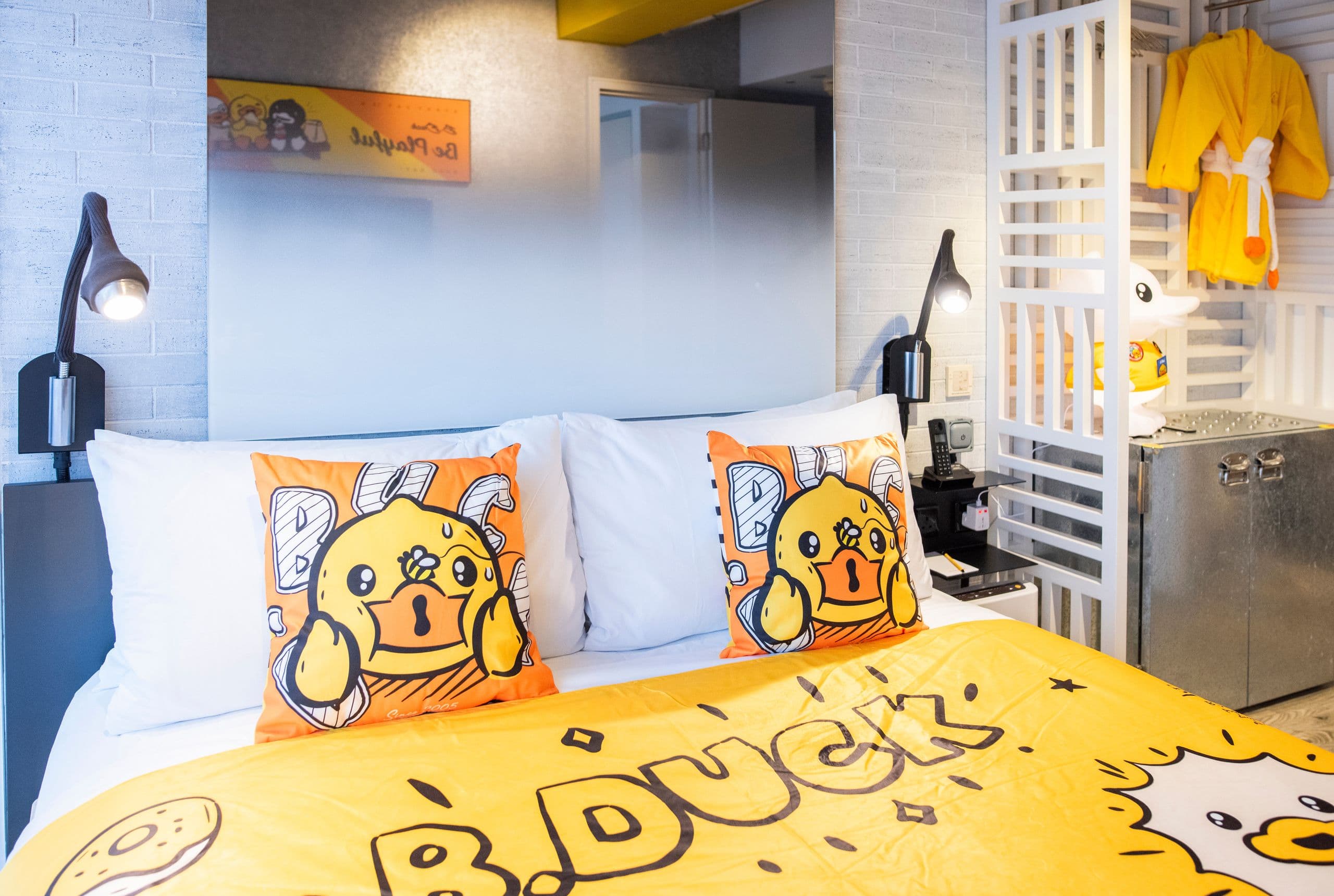 B.Duck Connecting Room Suite