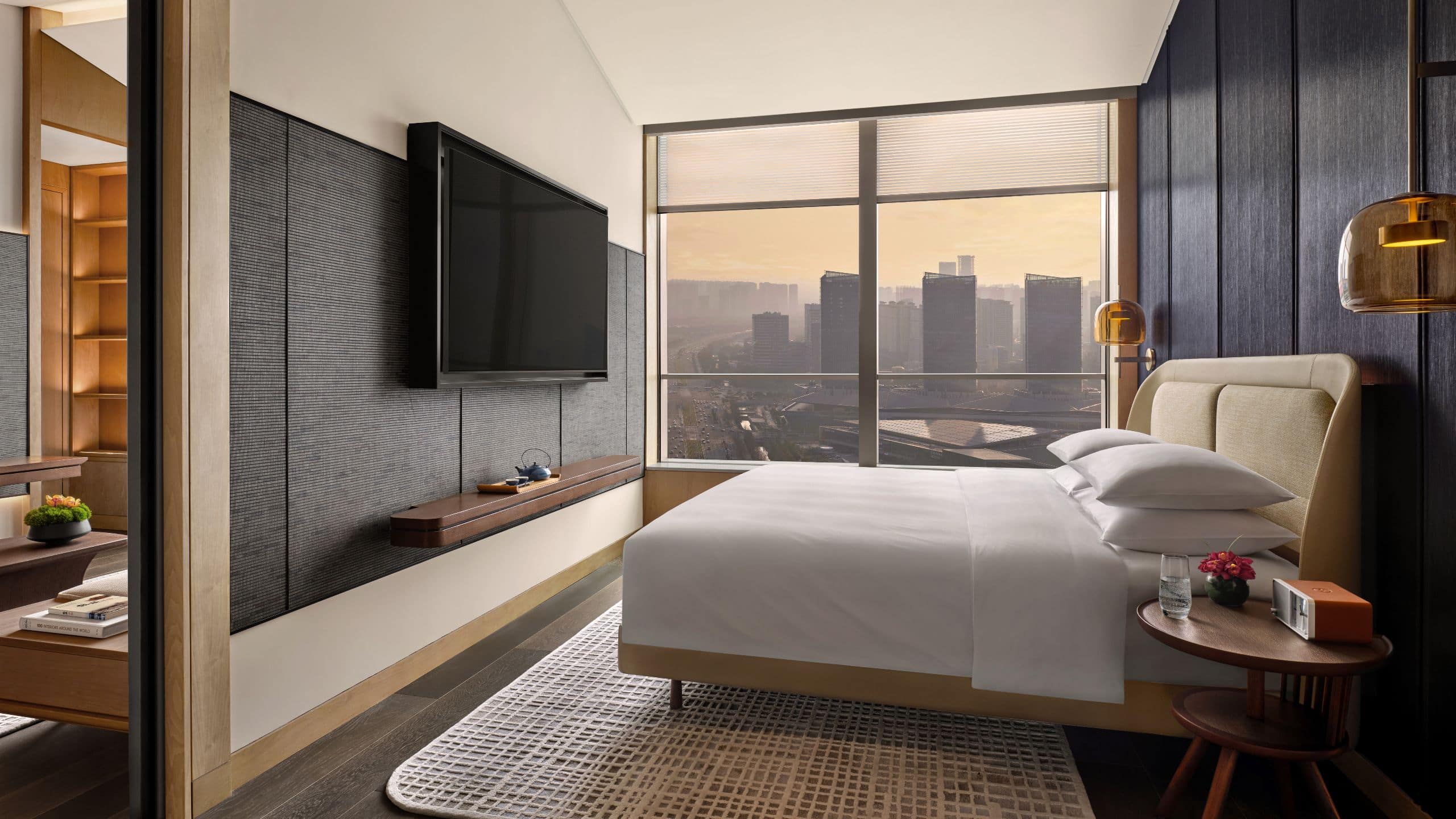 1 King Bed, Deluxe