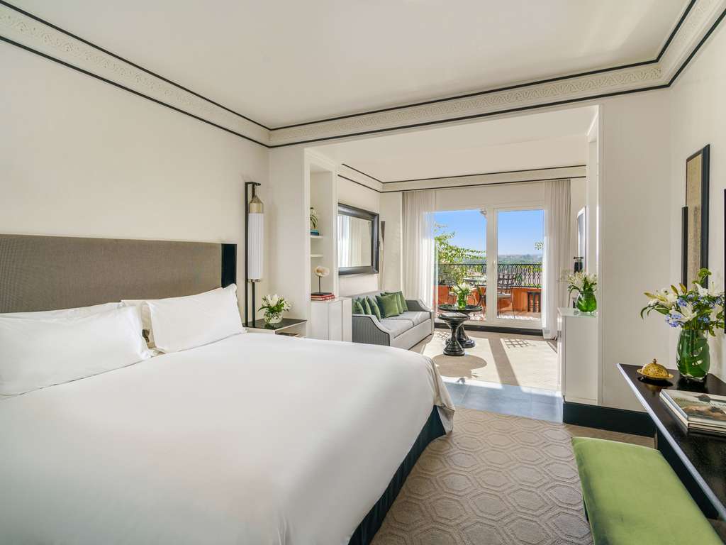Contemporary Deluxe Room