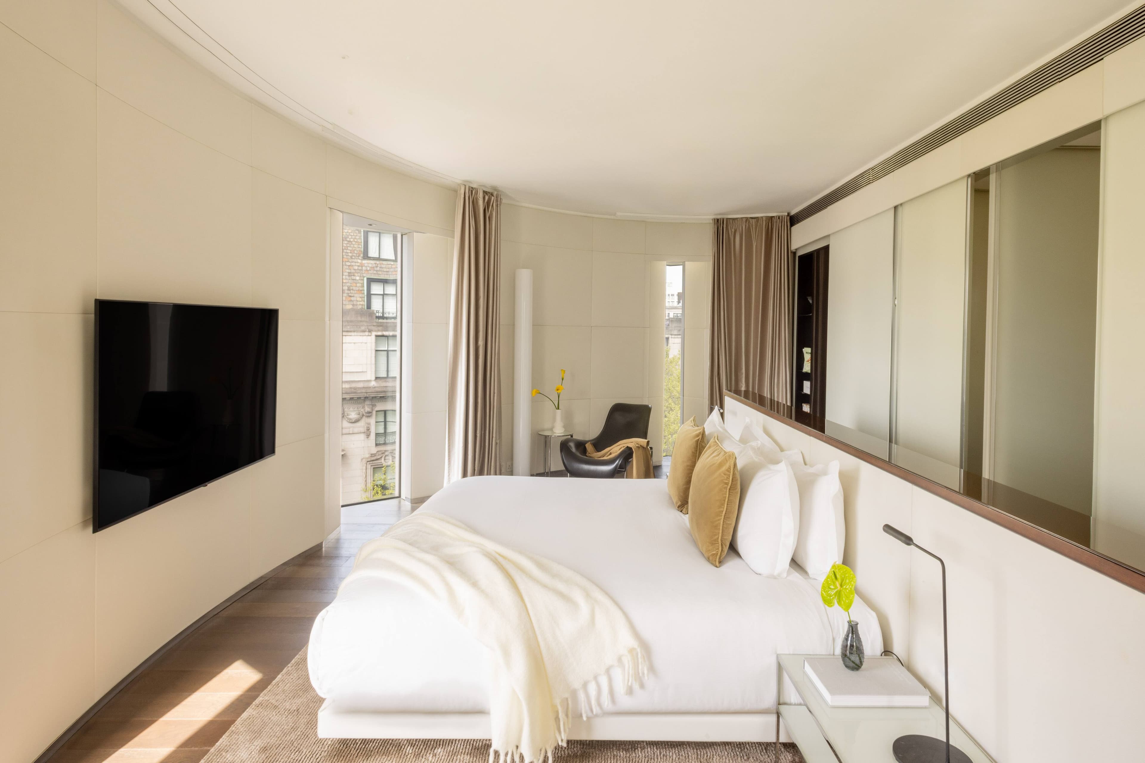 2 Bedroom Beyond ME+ Suite Panoramic City View