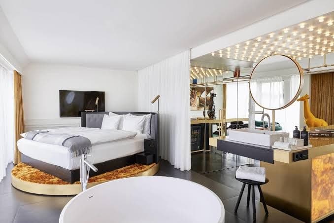 Deluxe Suite