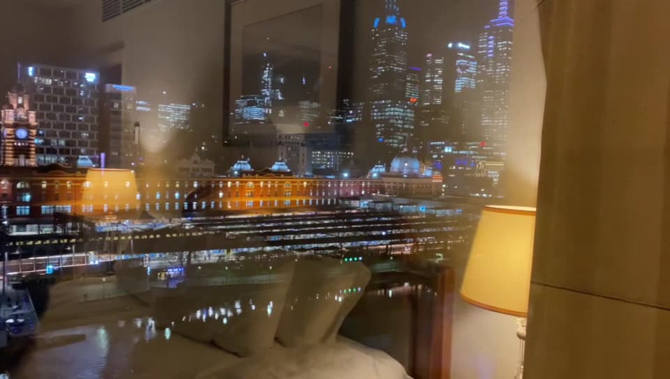Deluxe River Corner Room