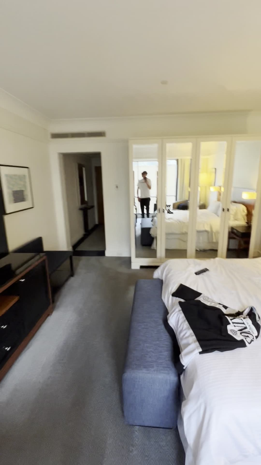 Deluxe Guest Room – 1 King, External View