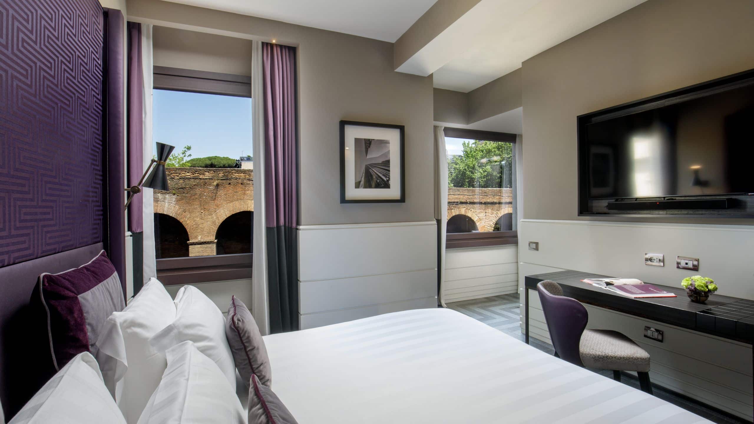 1 King Bed Deluxe