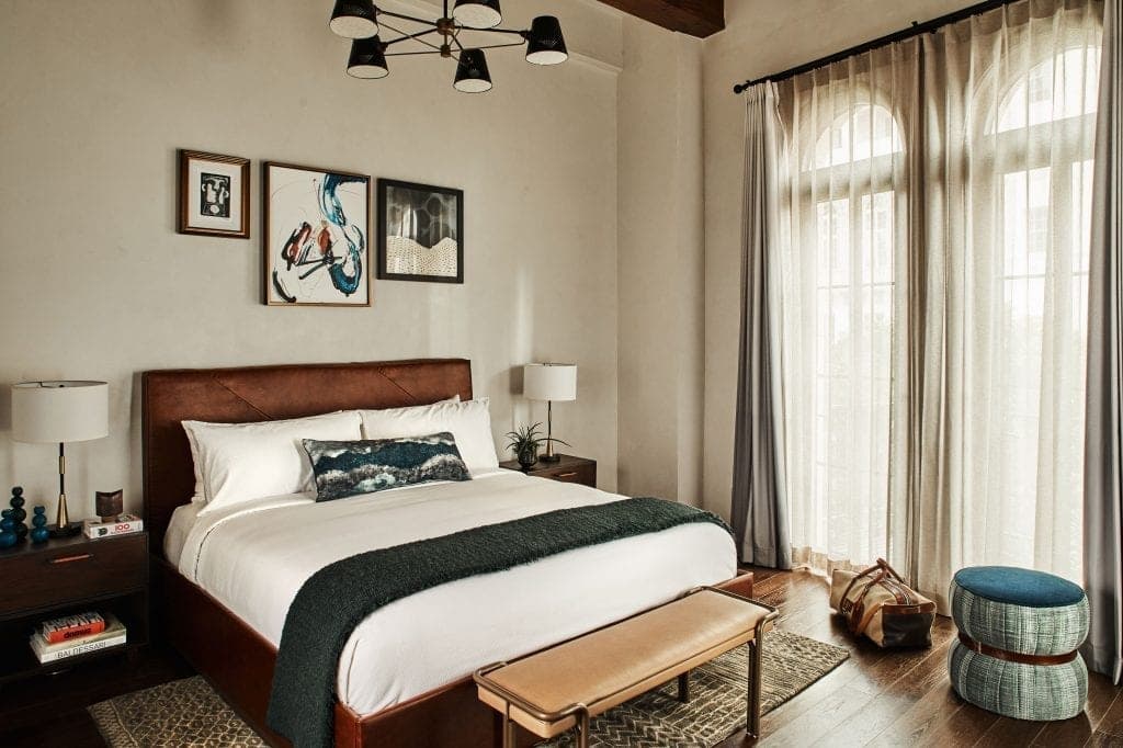 1 King Bed