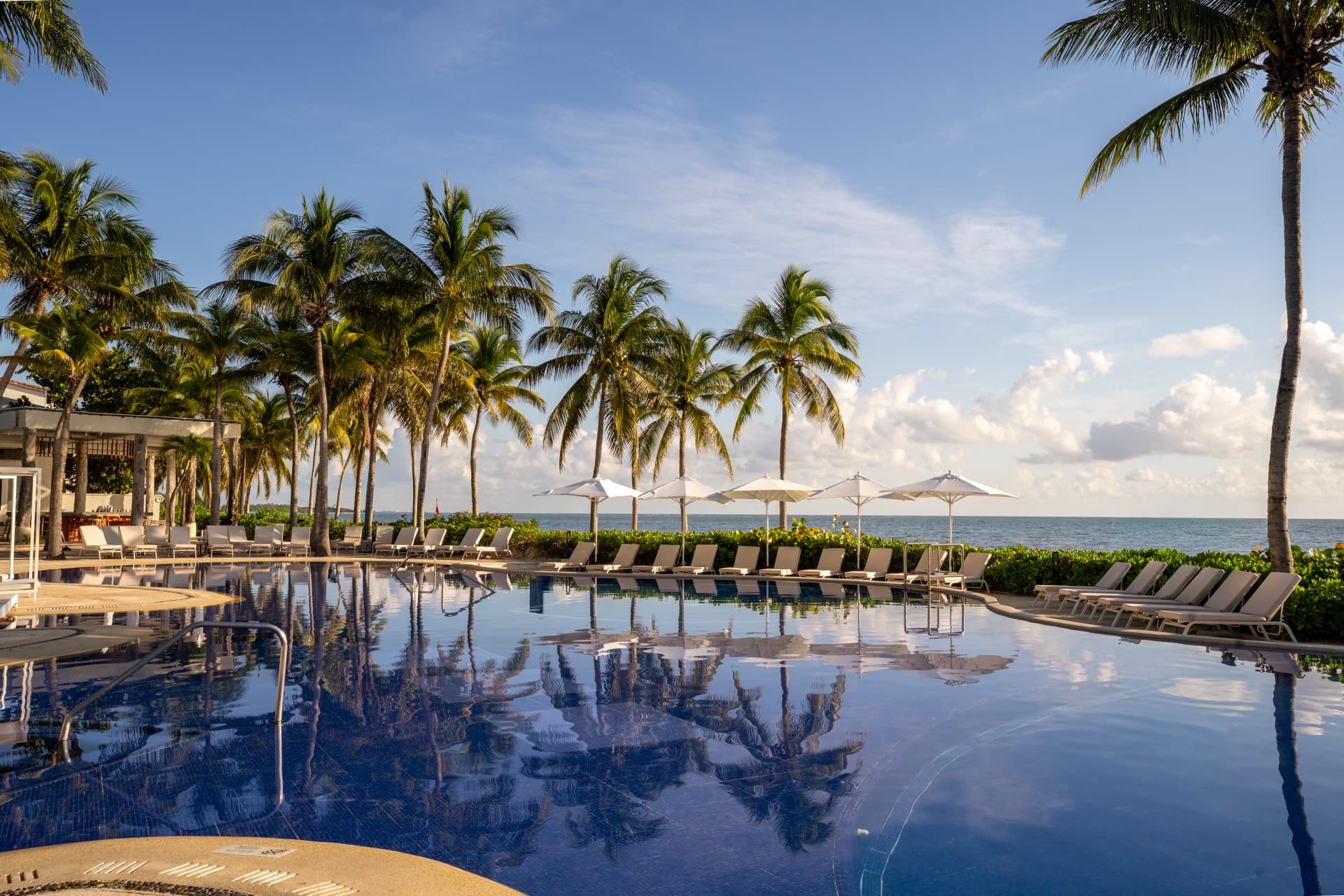 Chairman One Bedroom Luxury Suite Ocean Front Private Pool & Outdoor Shower