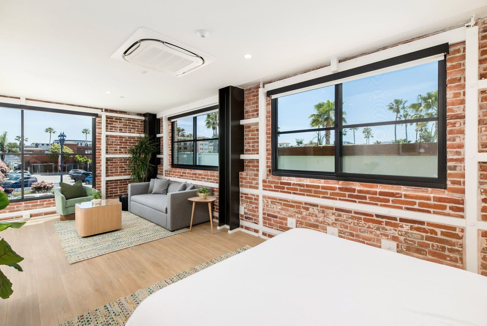 Balcony Suite 301