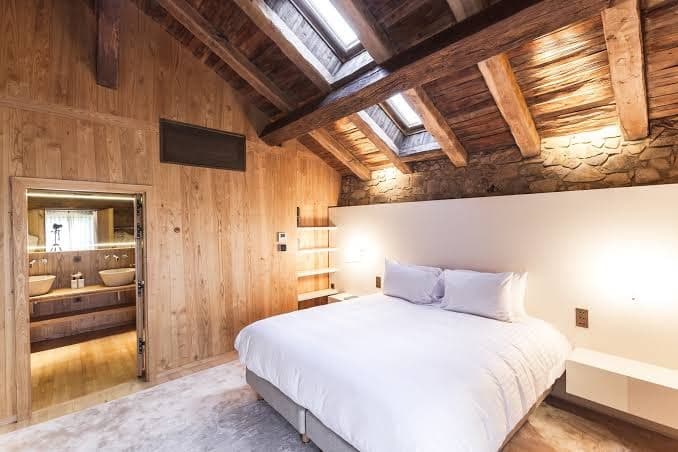 Château Guestrooms & Suites (planet-named)