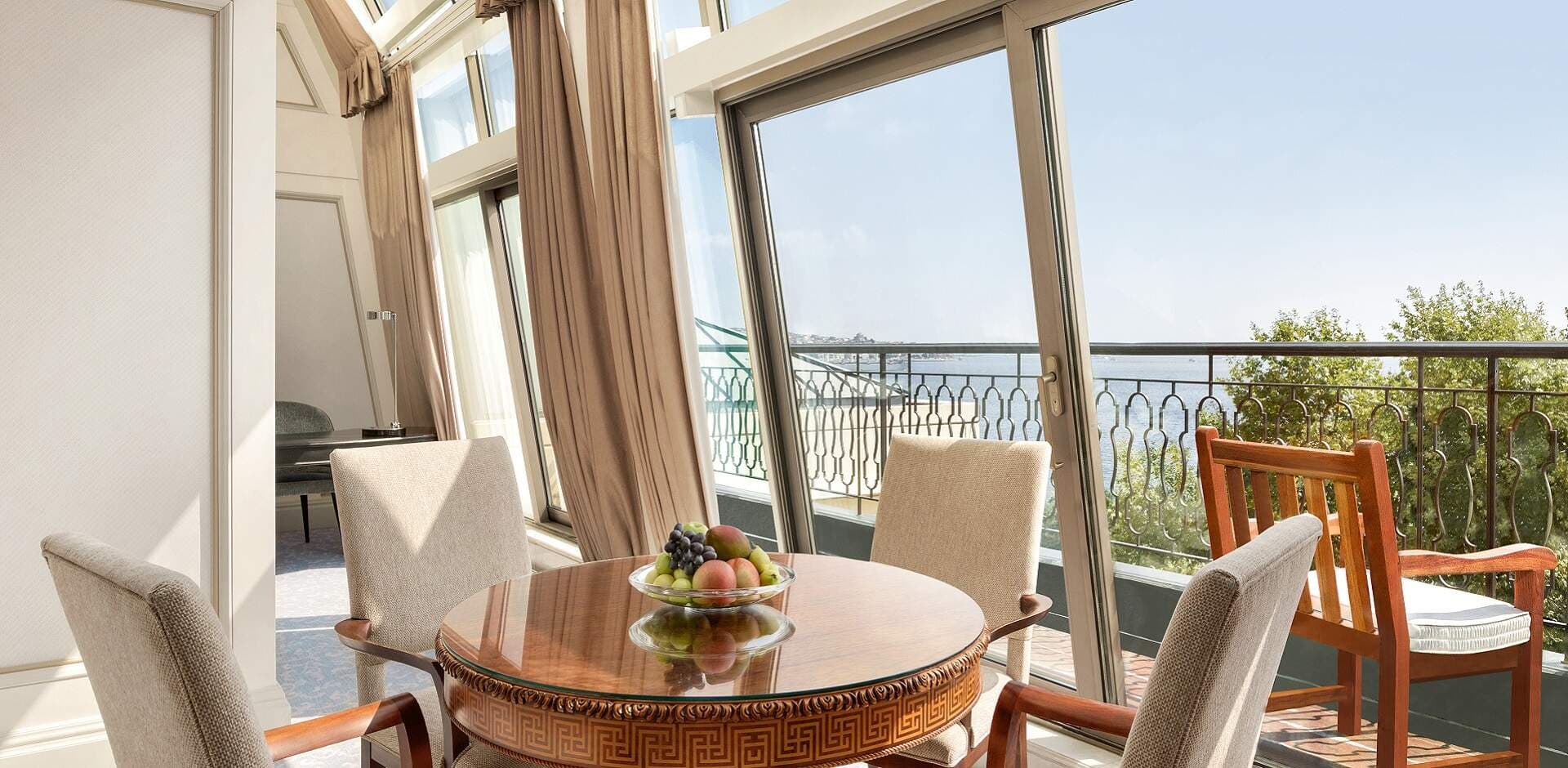 Deluxe City Room