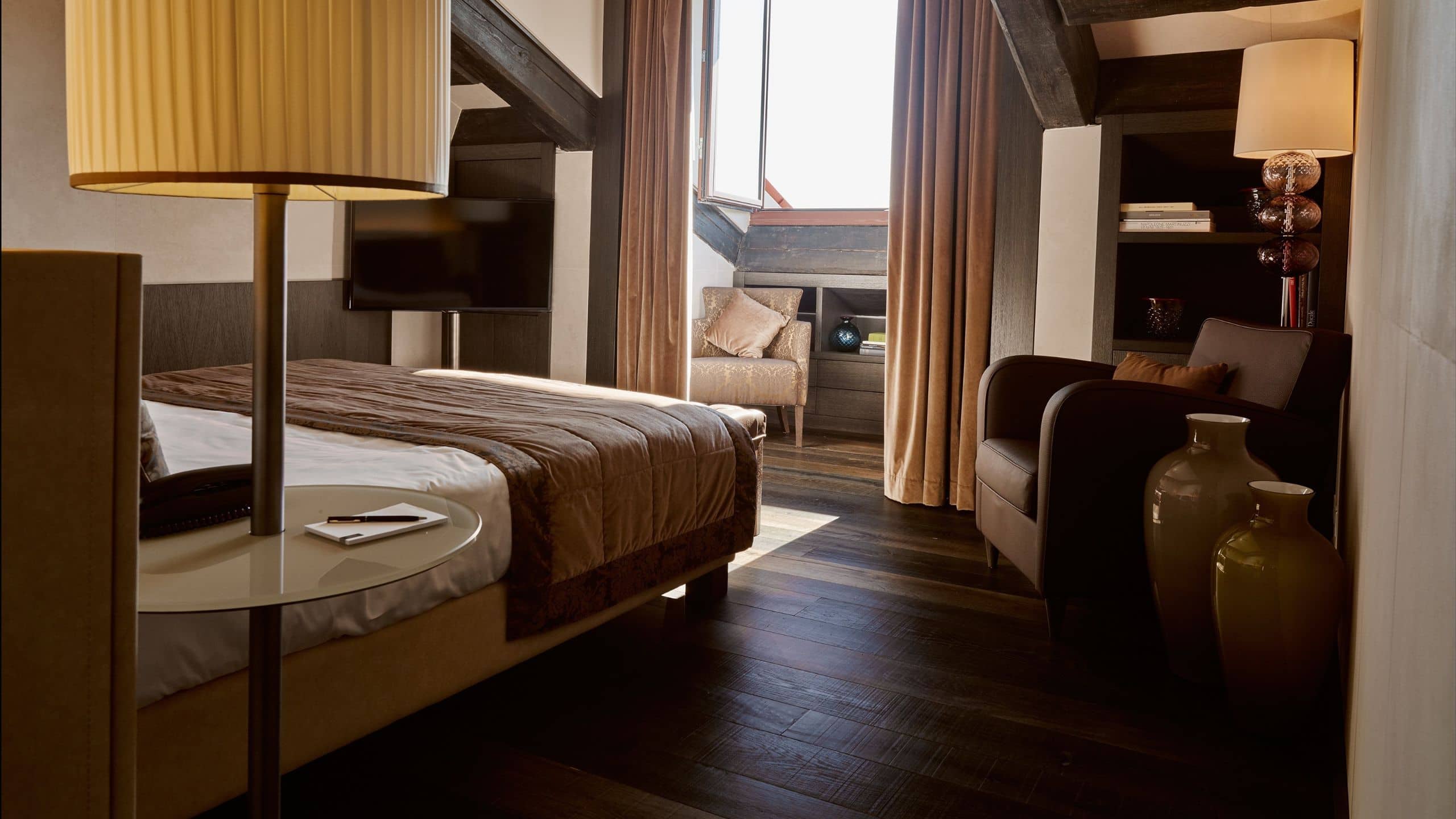 1 King Bed Deluxe