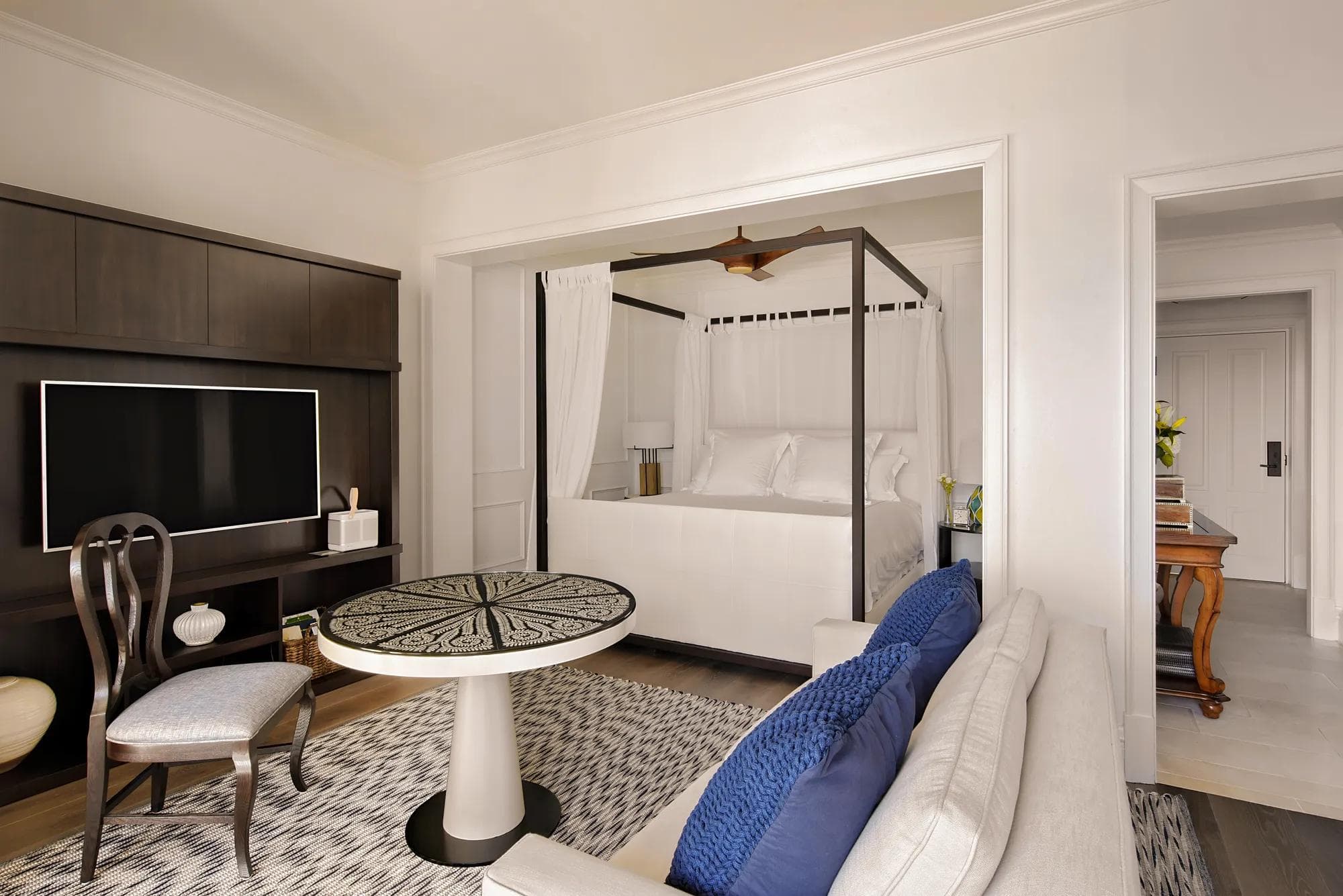 Poolside Cabana King Room