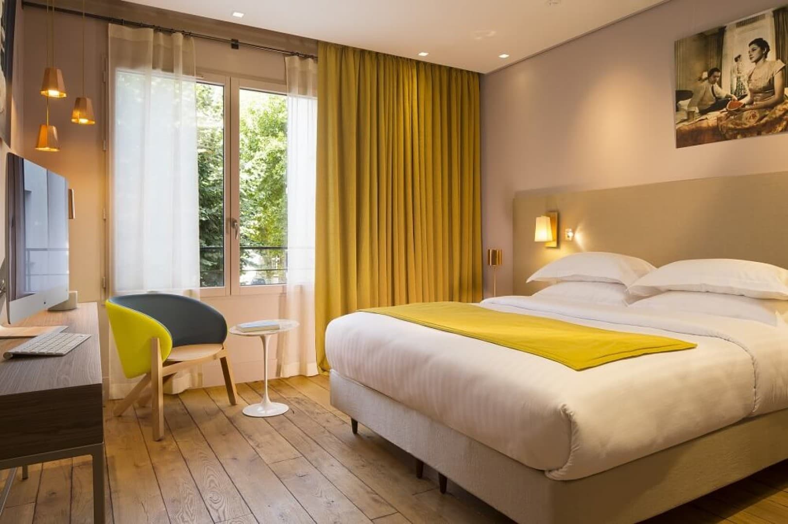 Deluxe Room (Parisian Life)