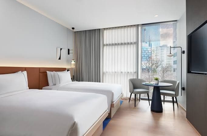Hotel Room – Twin