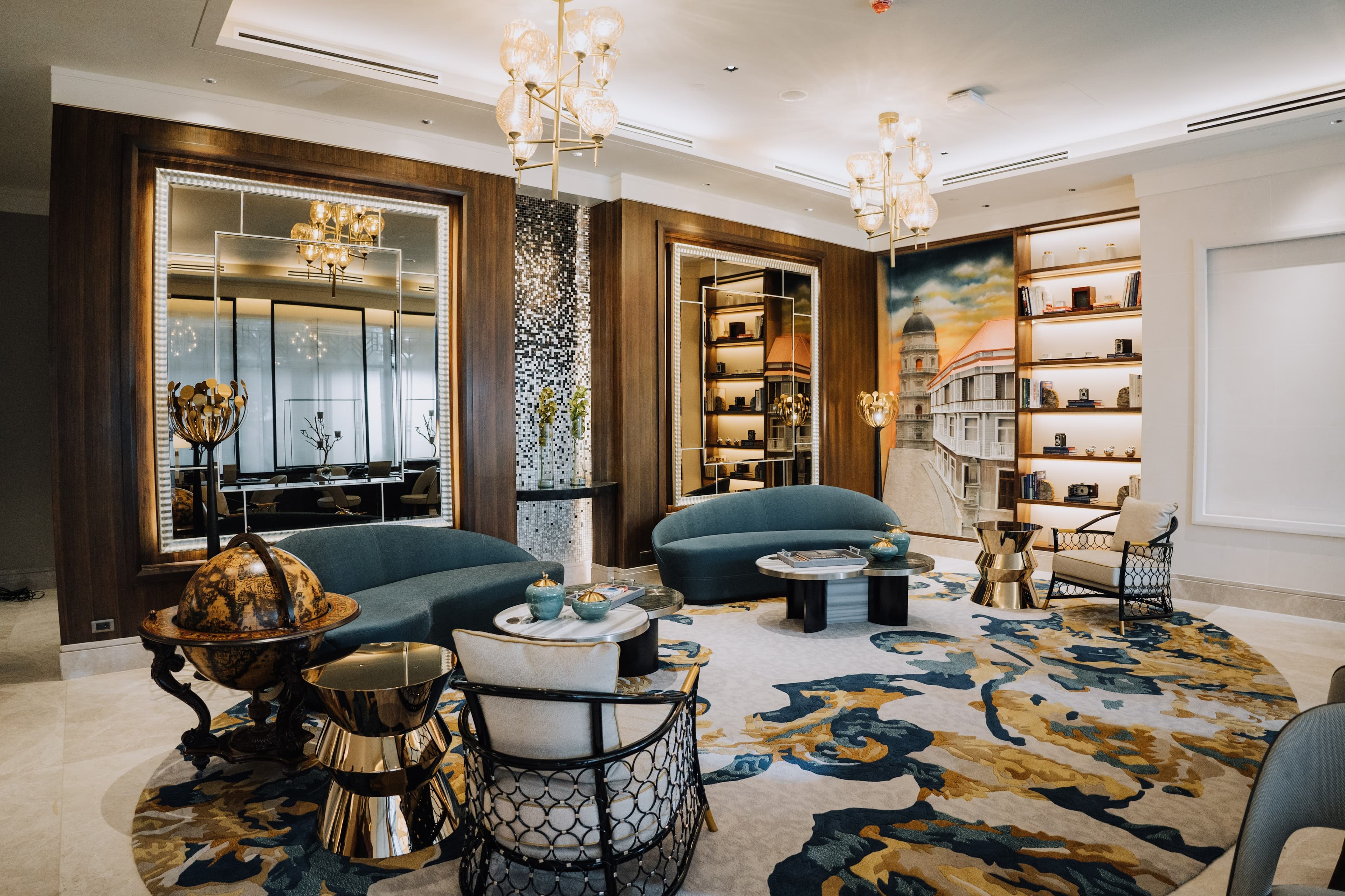 Superior Atrium Room