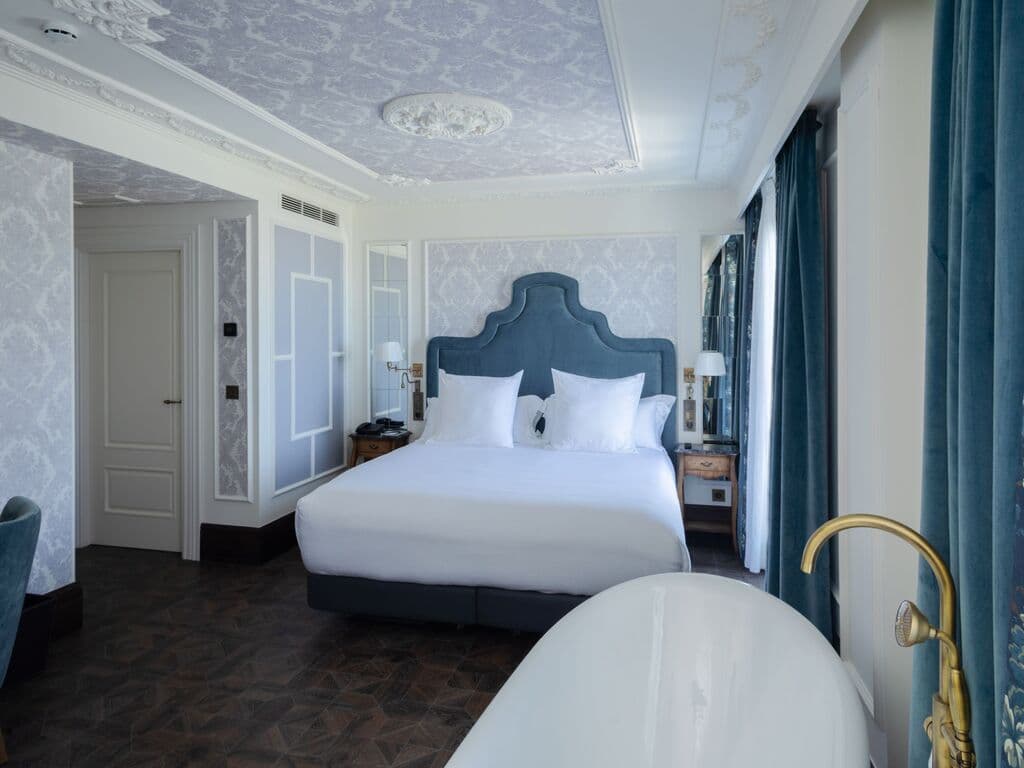 Deluxe with Jacuzzi