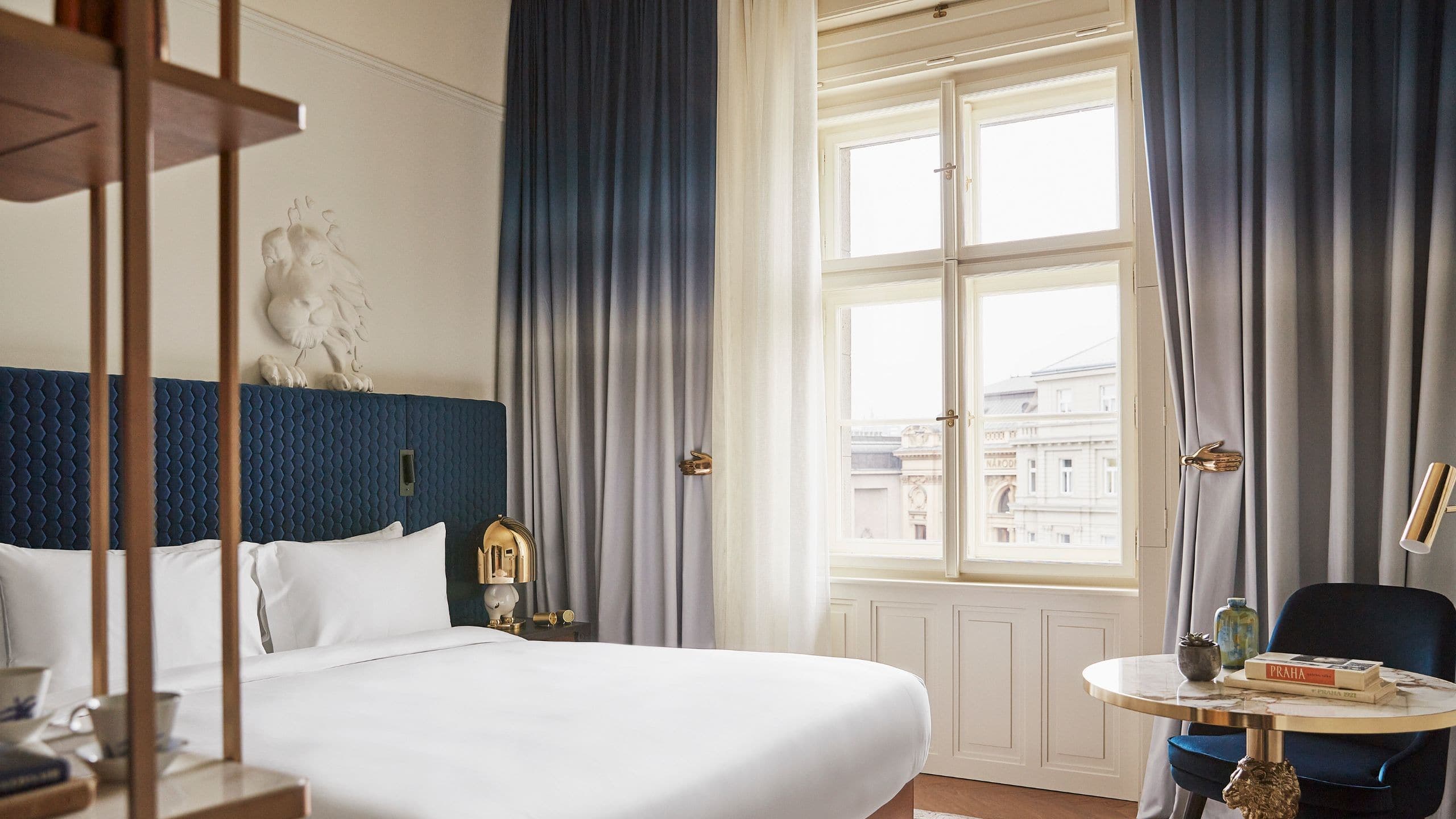 1 King Bed