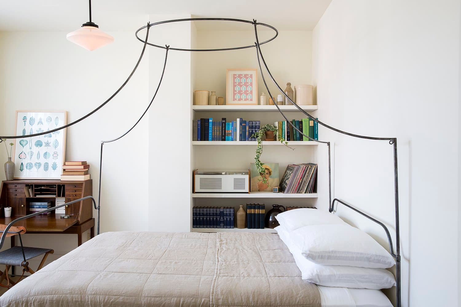Single Queen Room