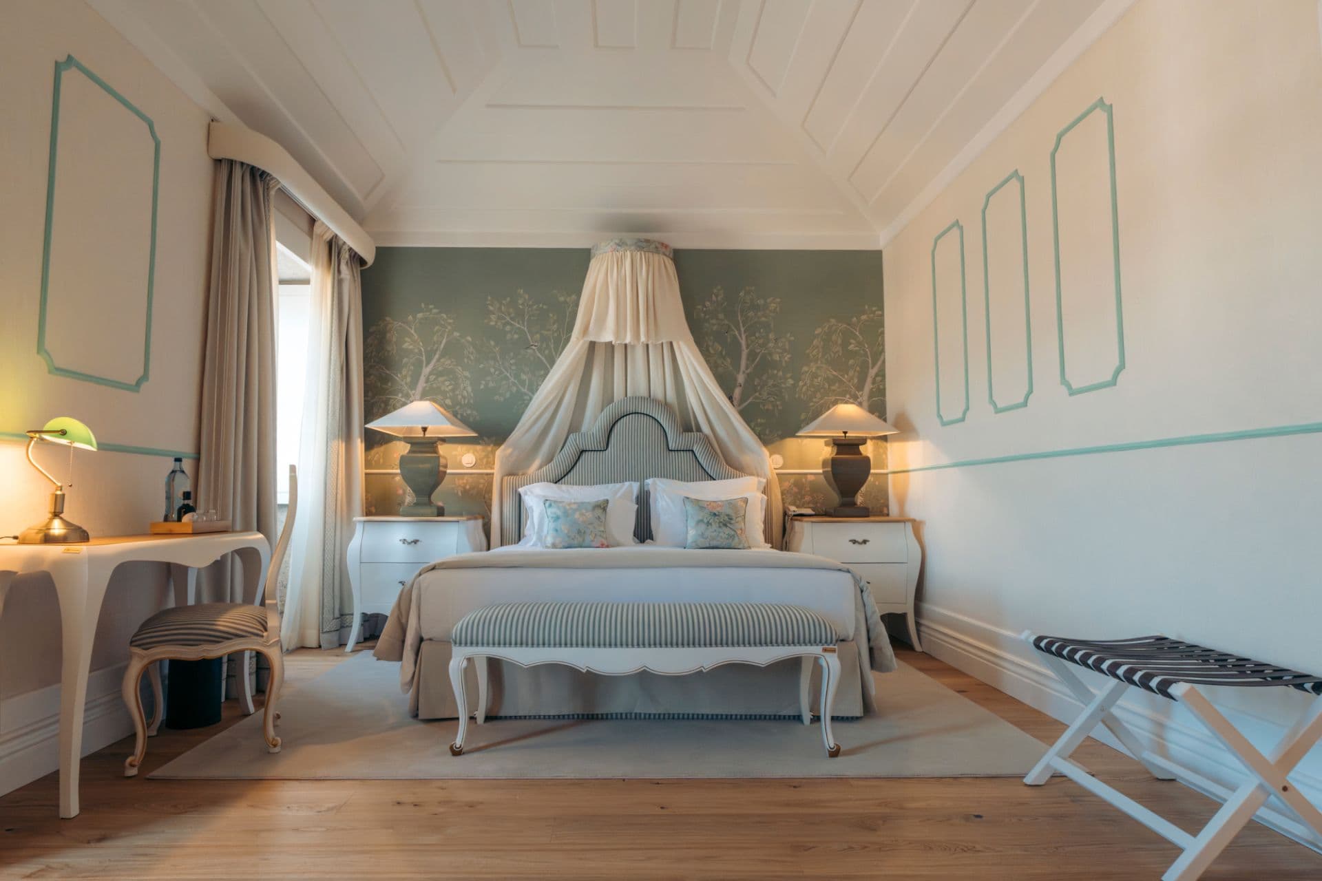 Classic Wing Room