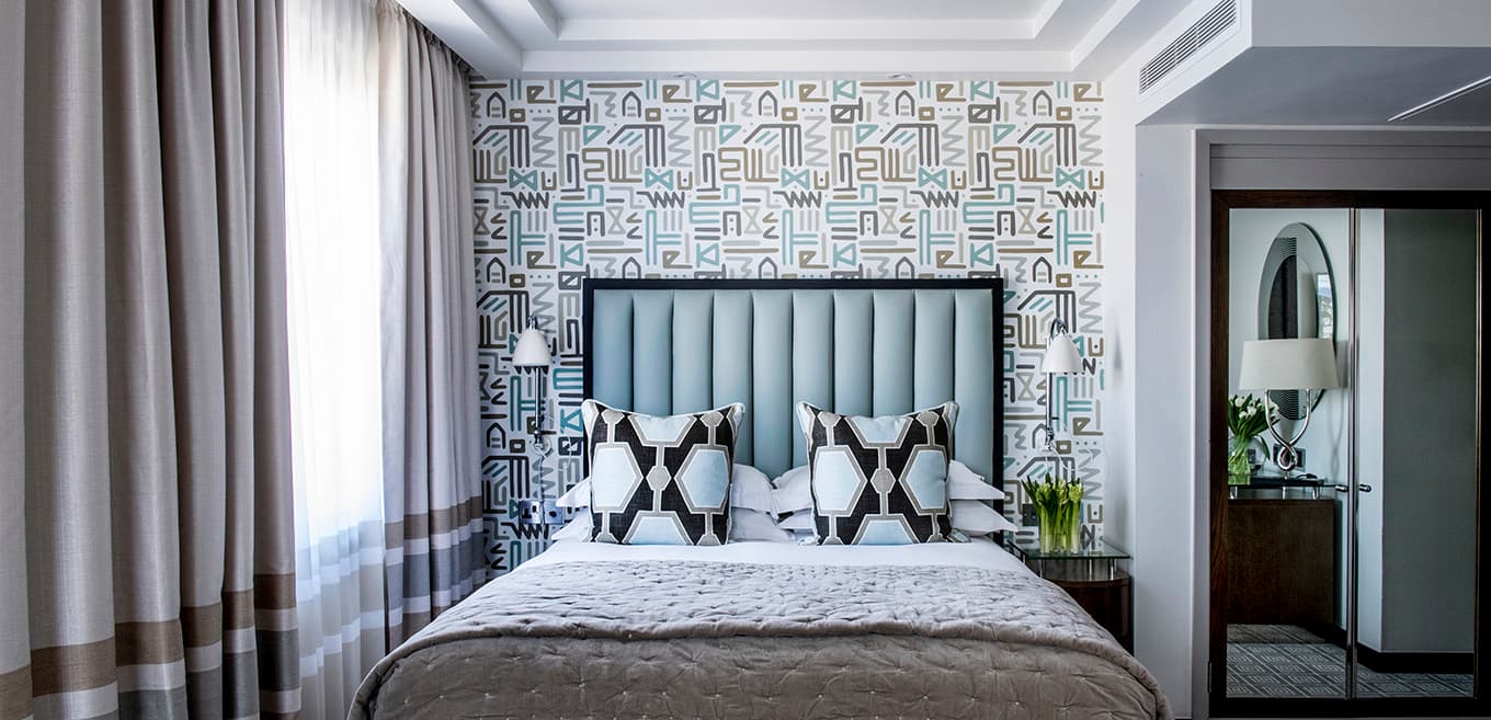 Deluxe Room — 1 Queen Bed