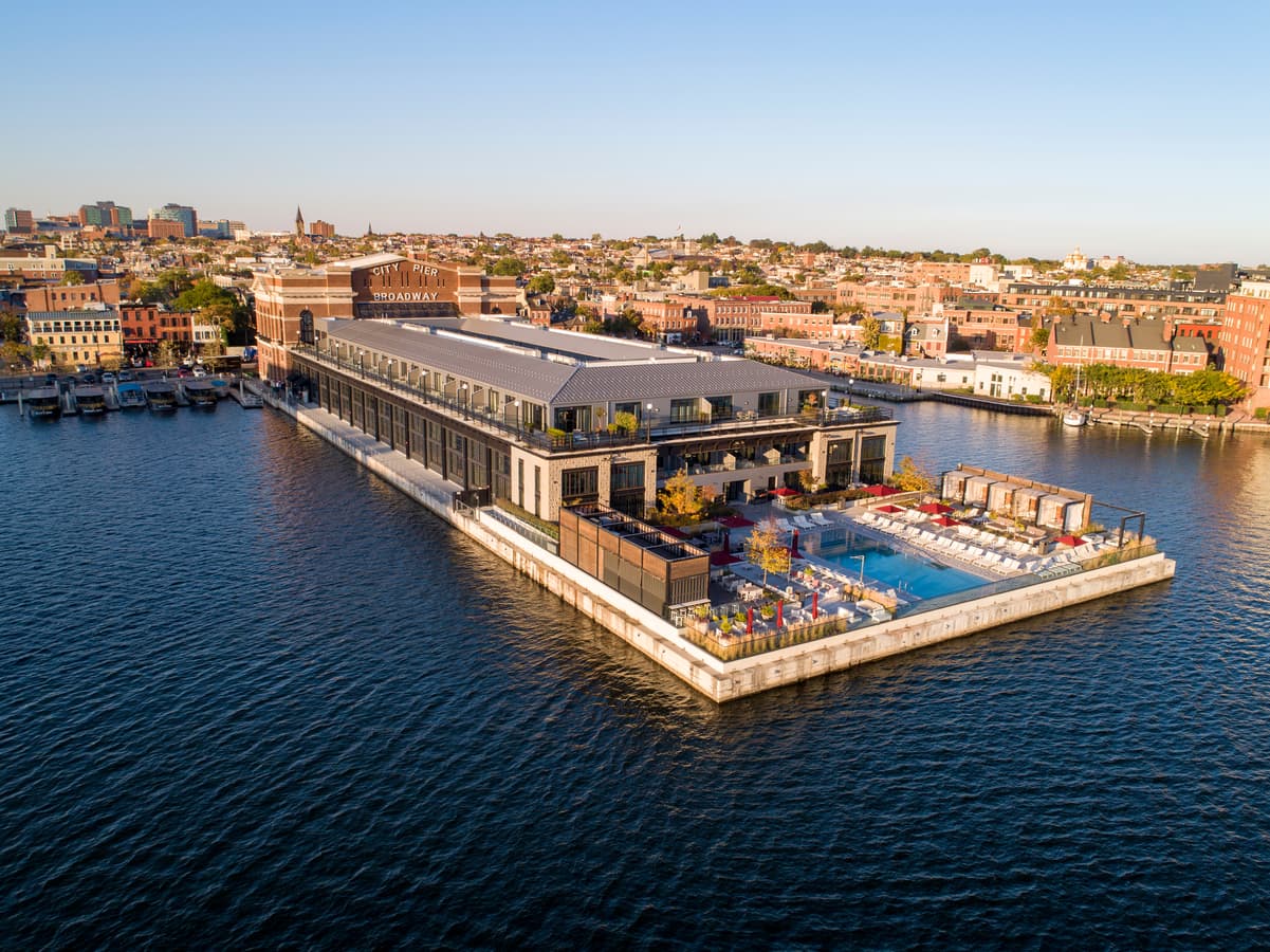 Deluxe Harbor Balcony King