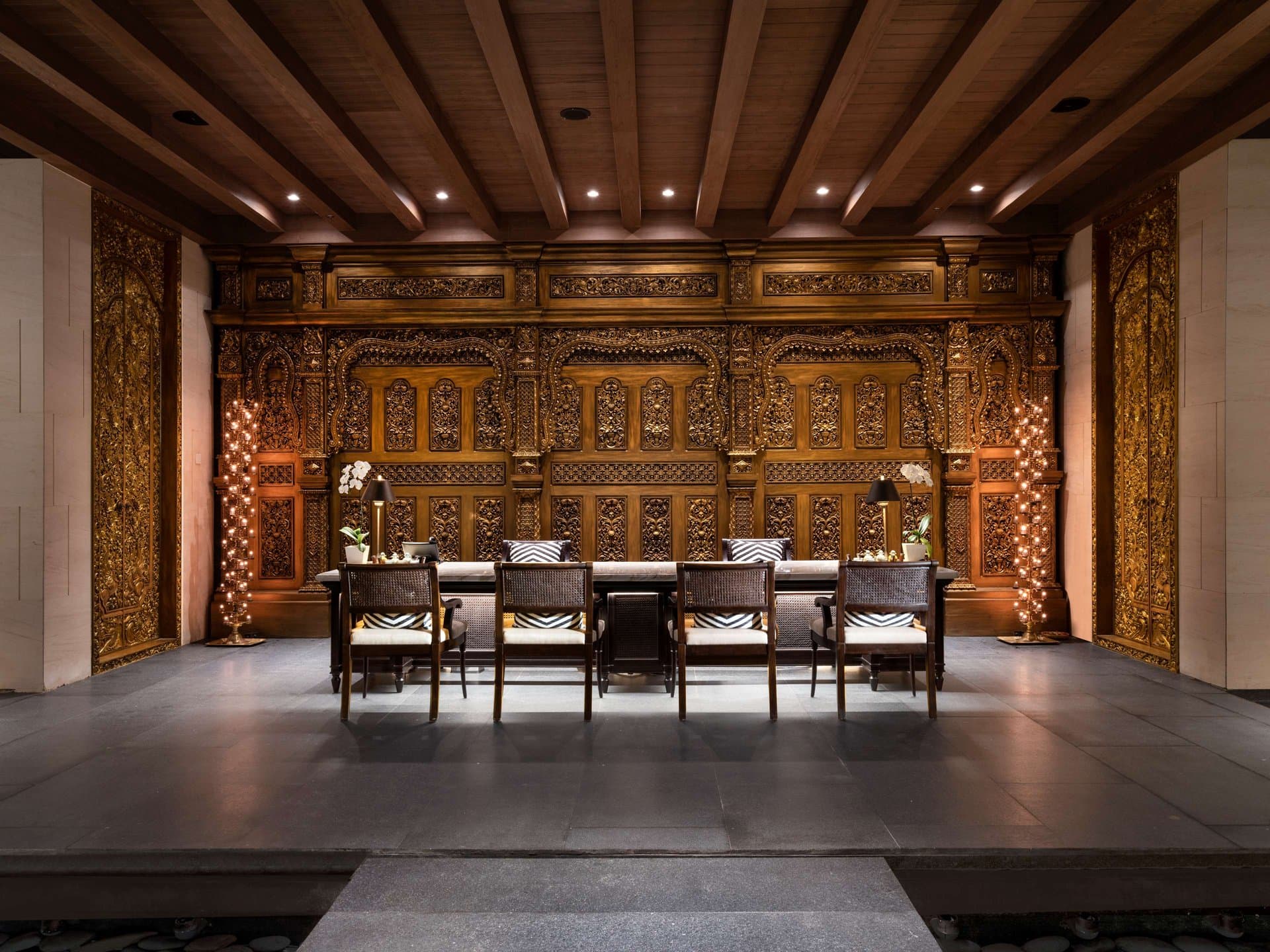 Grand Deluxe Ocean Court Room