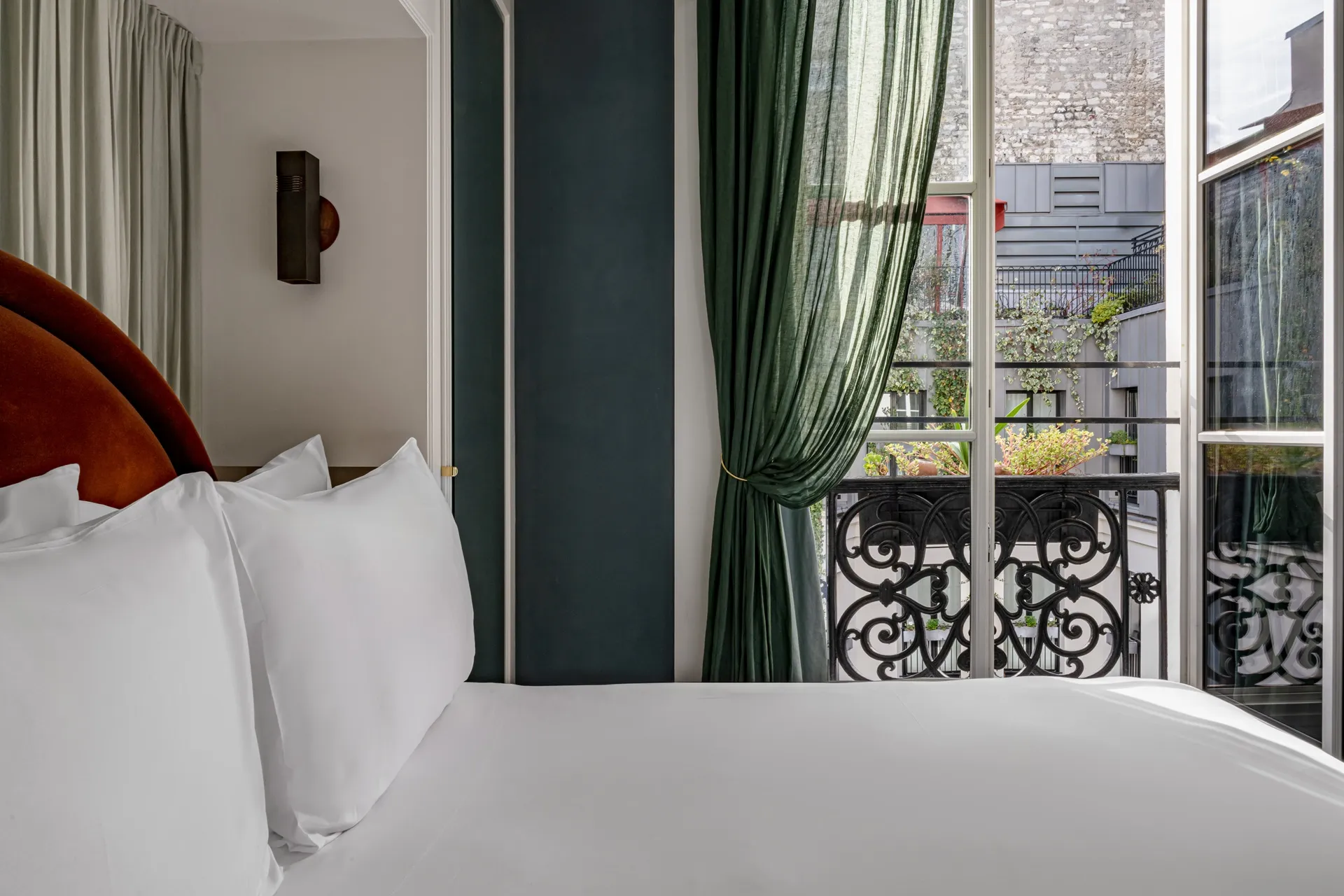 Parisian Eaves