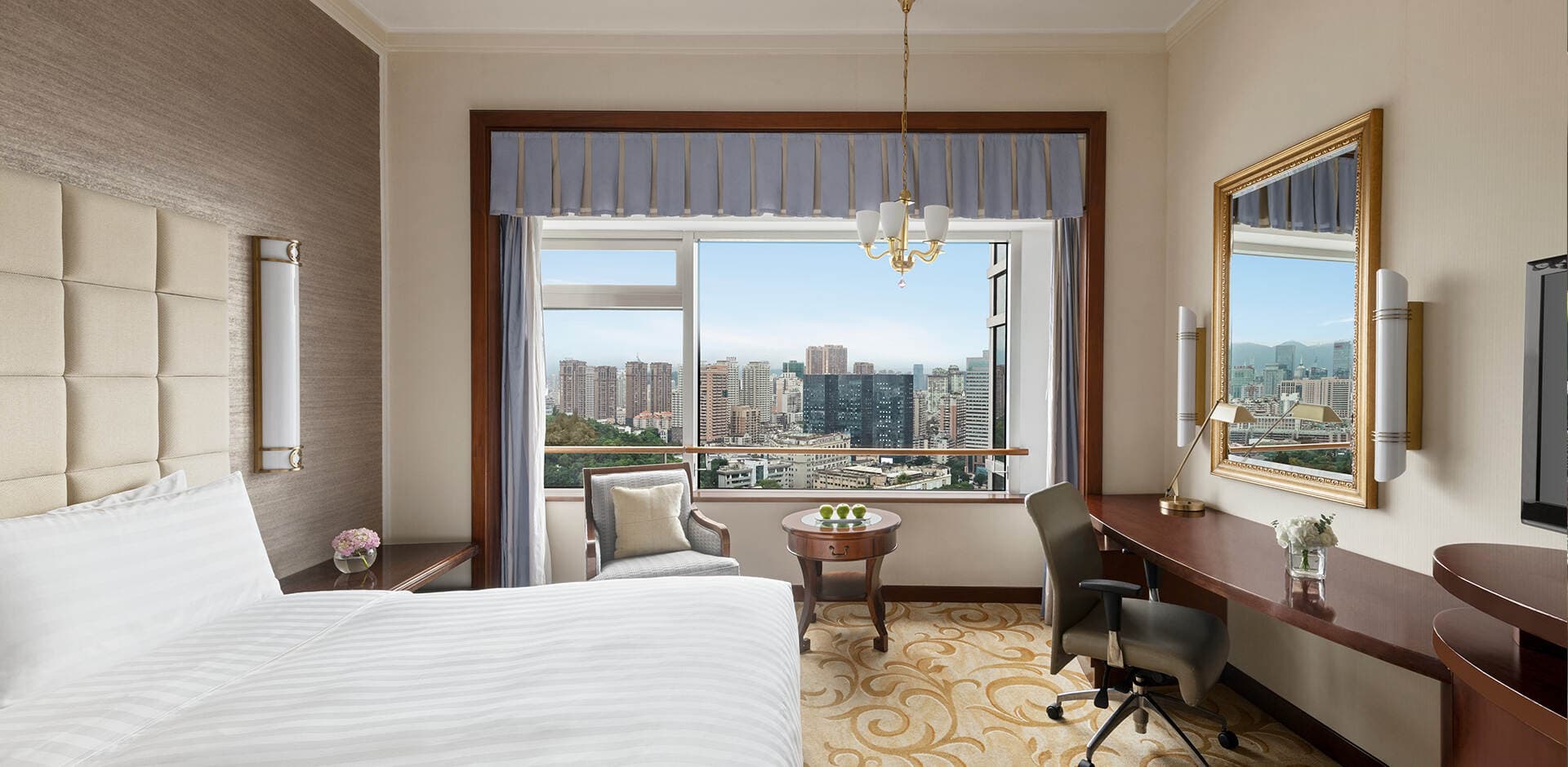 Deluxe Skyline View Room