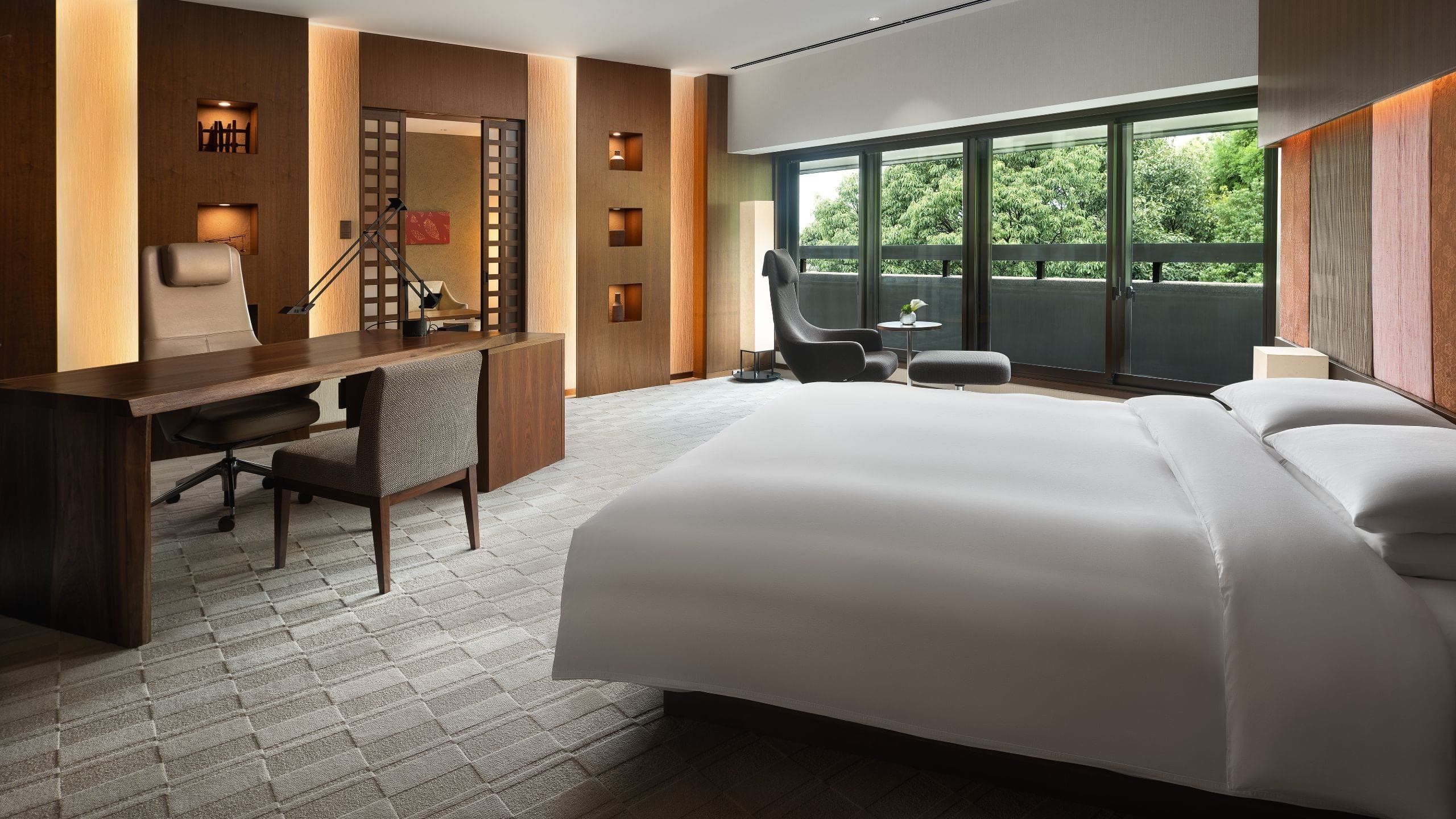1 King Bed, Deluxe