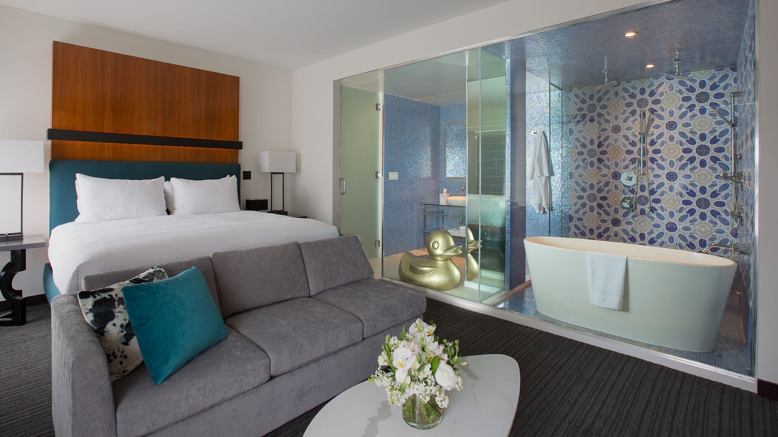 2 Double Beds
