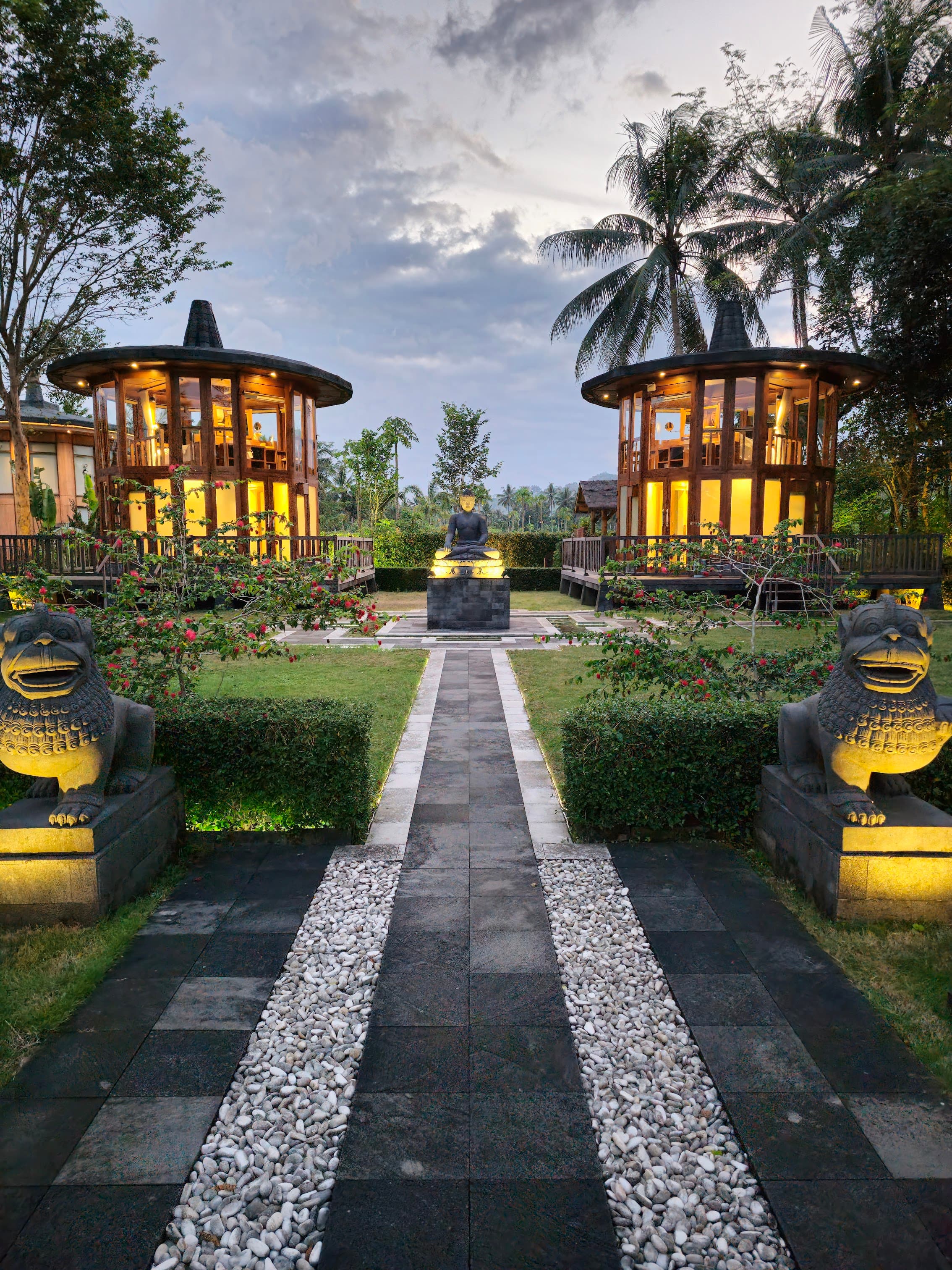 Mendut Stupa Villa Family Pool Suite