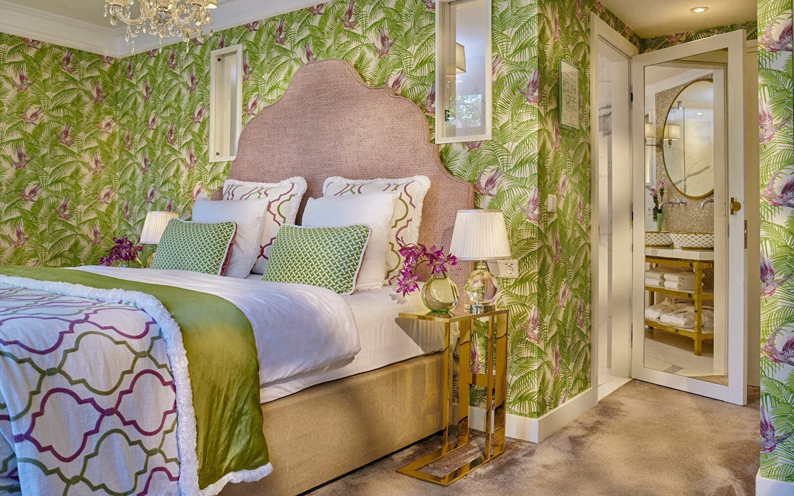 Canal Room