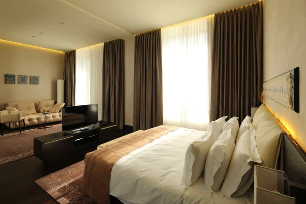 Spectacular Room