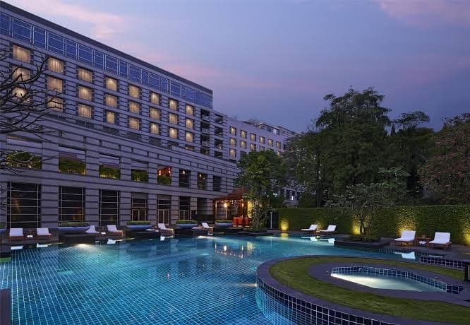 2 Twin Beds Courtyard View