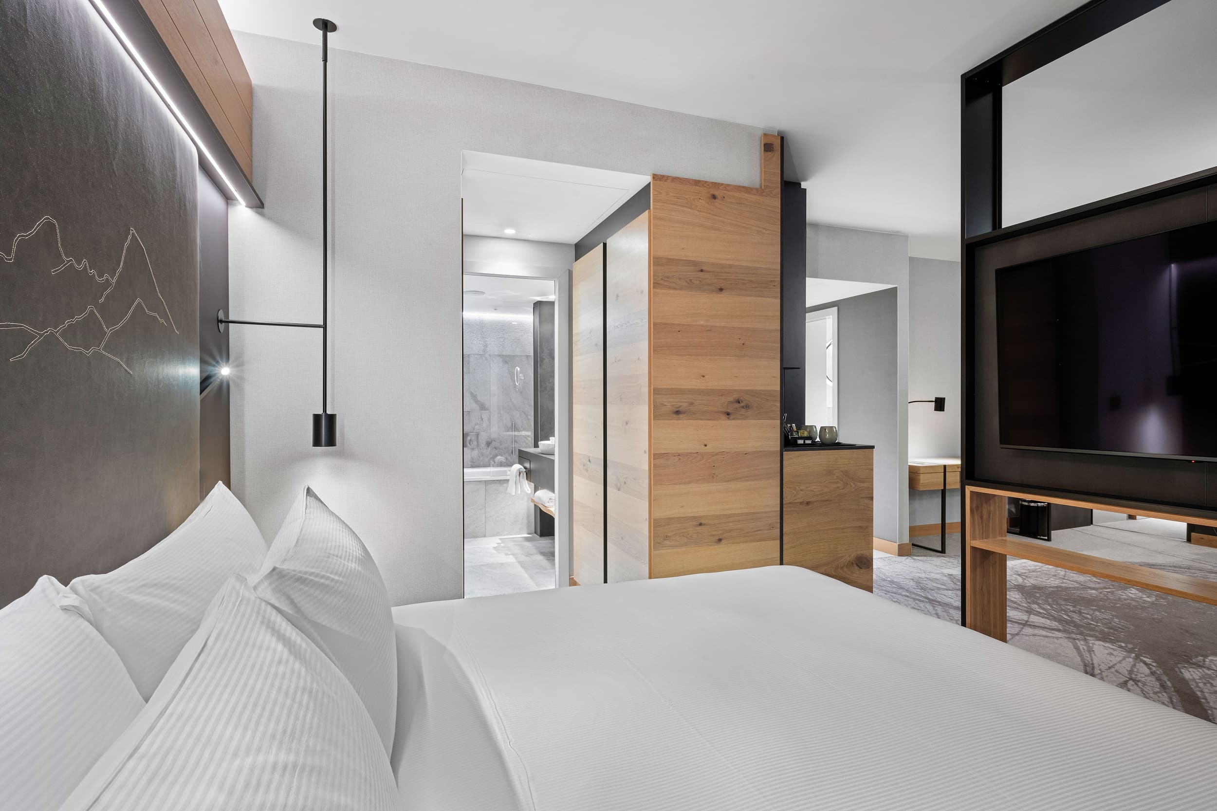 King Executive Room – Runway View