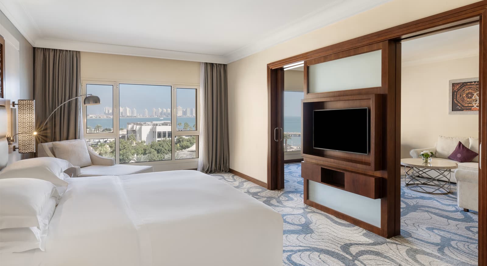 Diplomatic King Suite